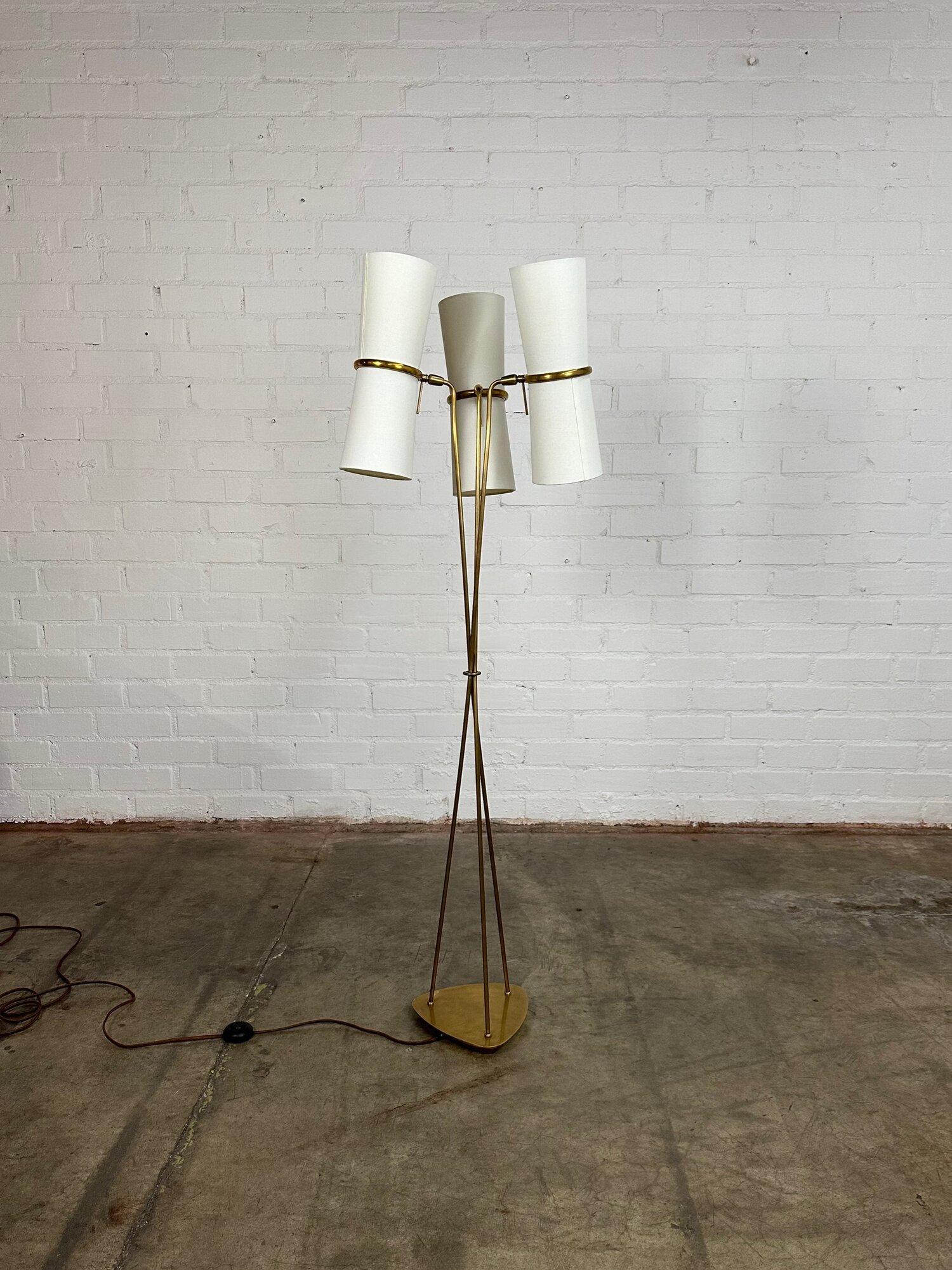 W10 D10 H63 Shade W21

Stunning brass floor lamp with white linen shades, the base is minimal in a triangular shape. The shades are in great condition and the lamp is fully functional with a warm yellow tone. All three lights turn on at once.
