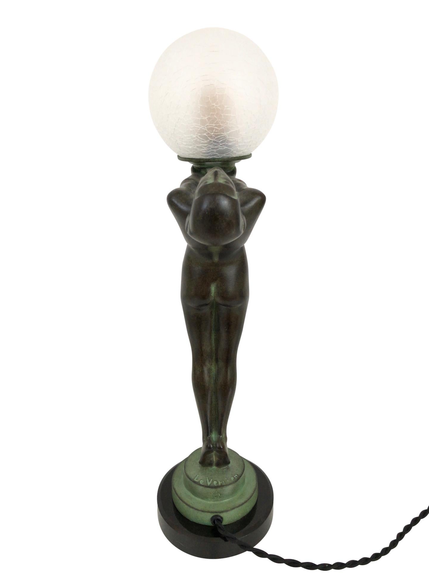 Clarté Sculpture Lueur Lampe von dem bedeutenden Art Deco Künstler Max Le Verrier (Patiniert)