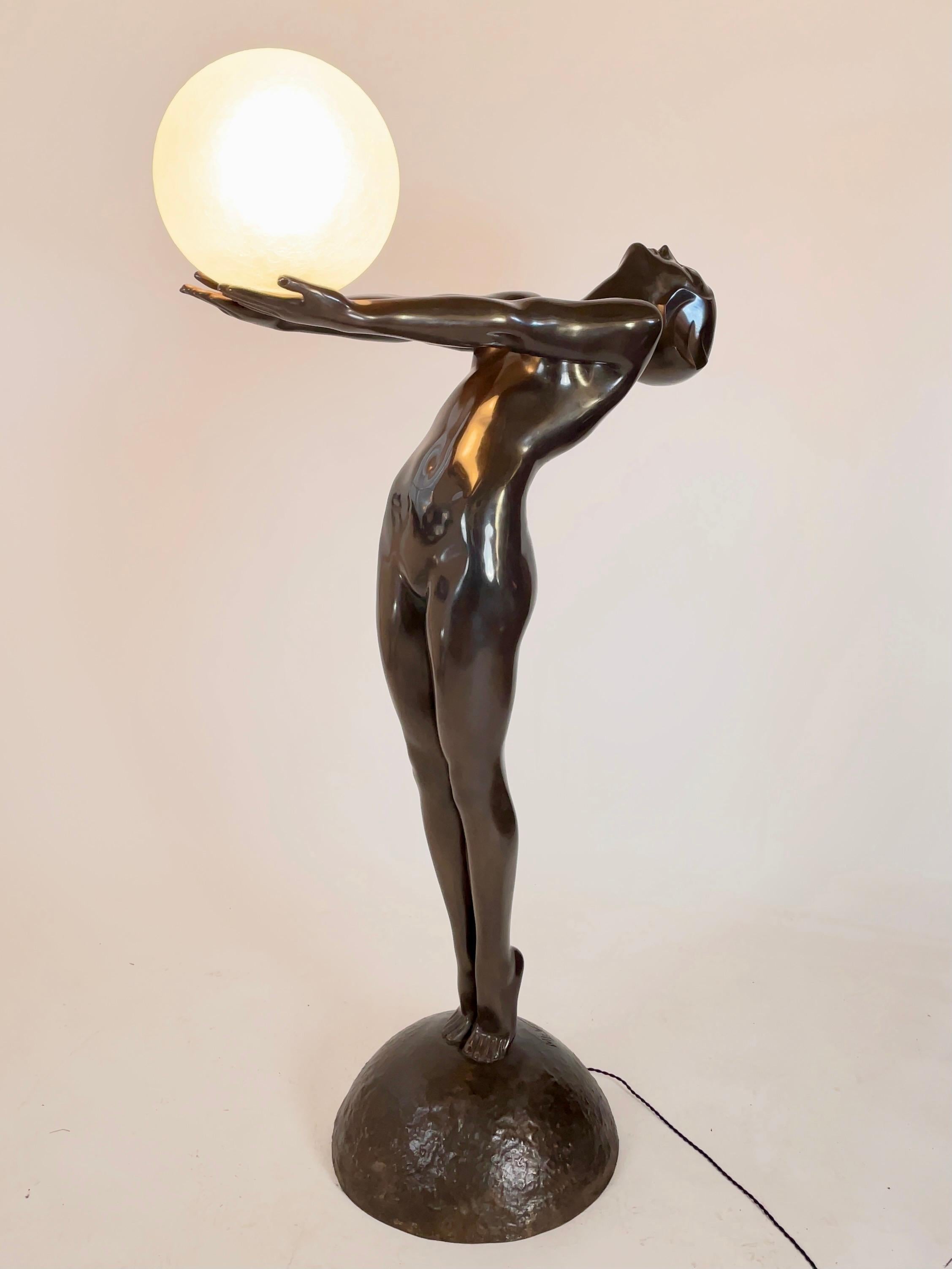 sculpture floor lamp