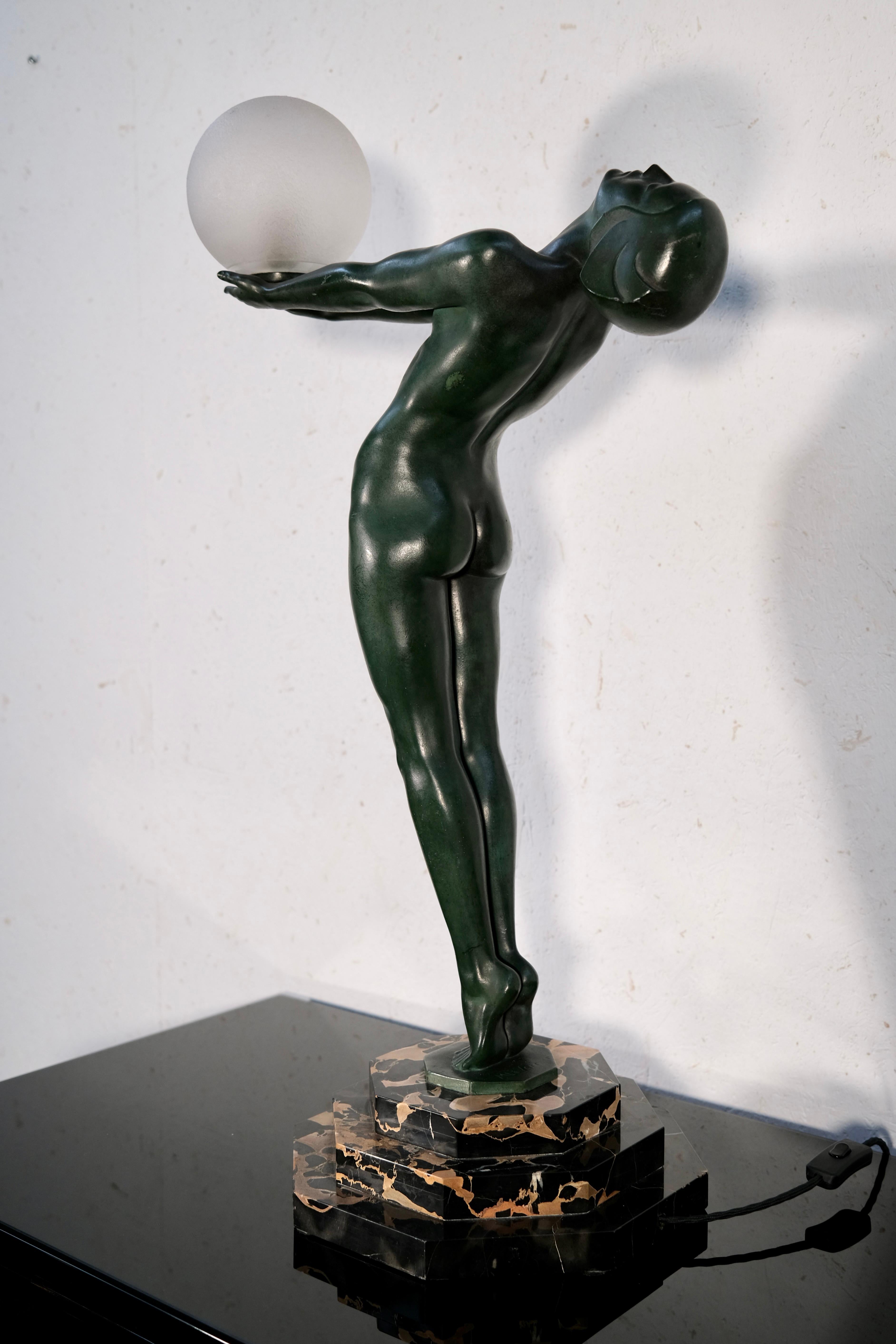 Escultura Clarte Art Decó Bailarina de hierro fundido de Max Le Verrier Francia 1928 Francés en venta