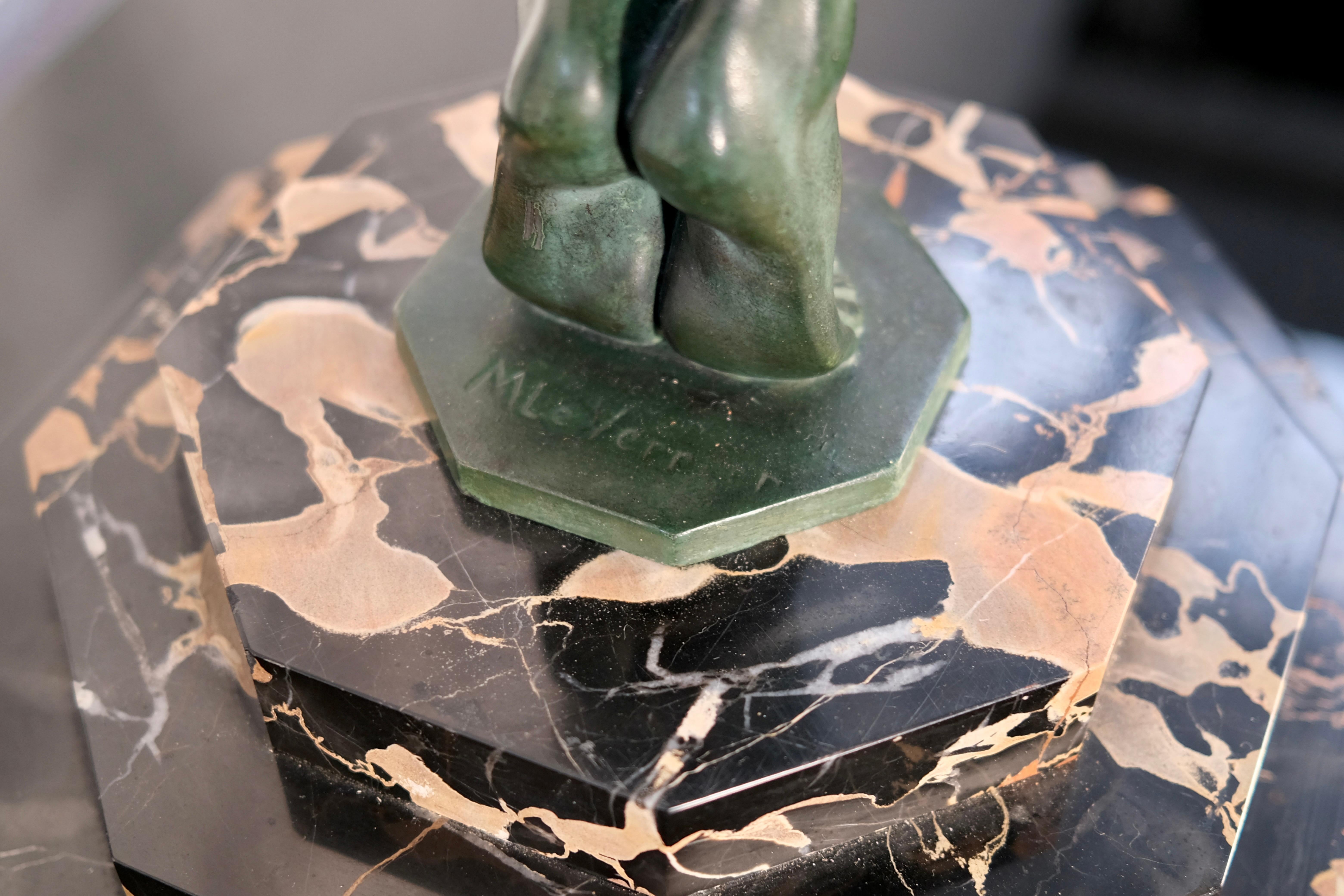 Escultura Clarte Art Decó Bailarina de hierro fundido de Max Le Verrier Francia 1928 Mármol en venta