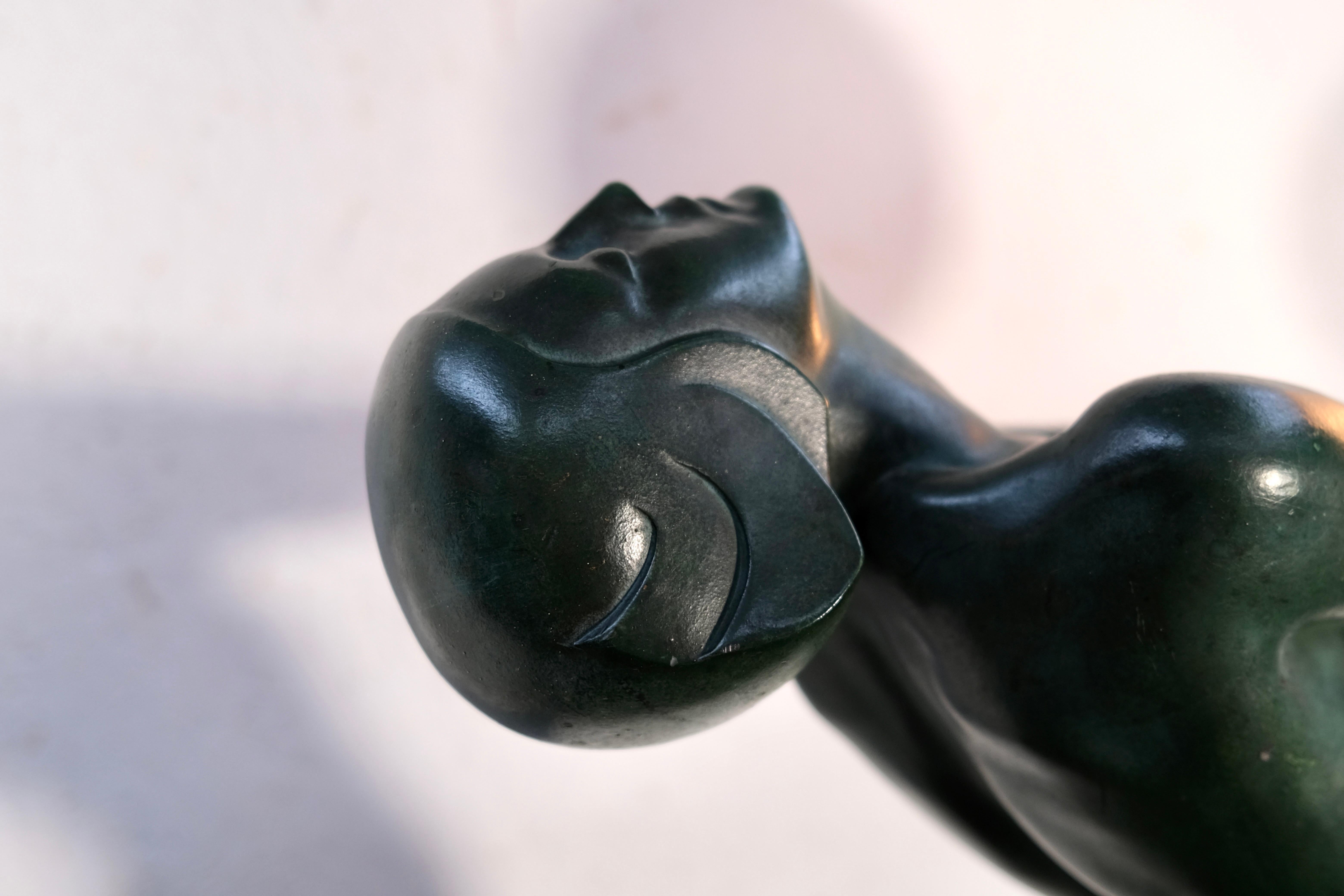 Escultura Clarte Art Decó Bailarina de hierro fundido de Max Le Verrier Francia 1928 en venta 1
