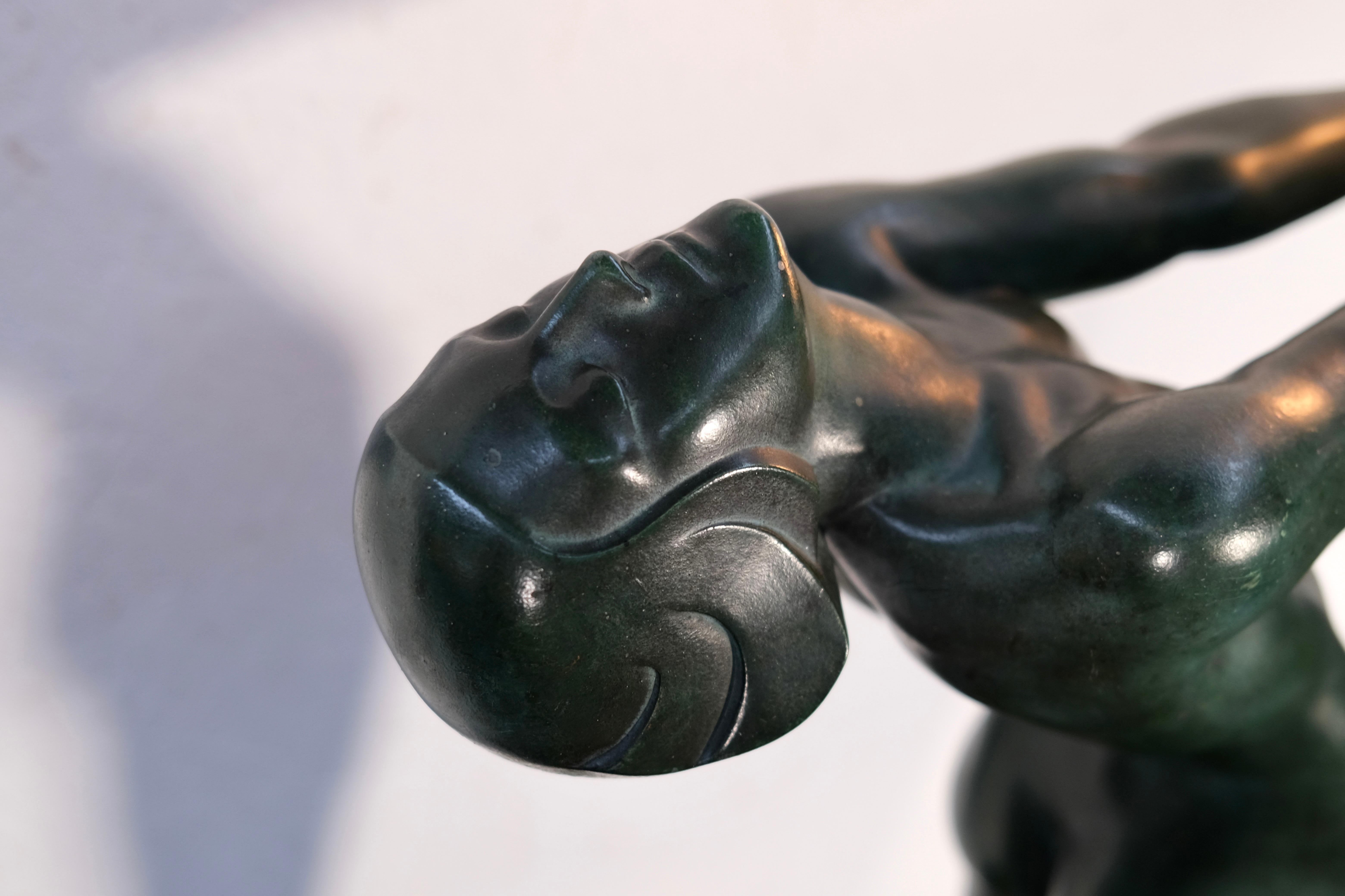 Escultura Clarte Art Decó Bailarina de hierro fundido de Max Le Verrier Francia 1928 en venta 2