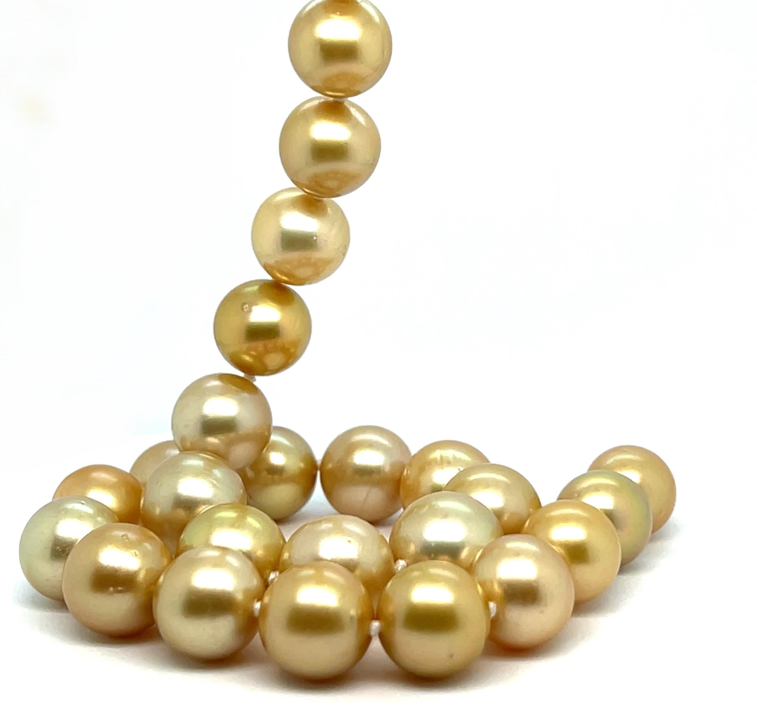 Collana di perline con chiusura 32 perle dorate dei Mari del Sud Oro giallo 18 carati in vendita 1