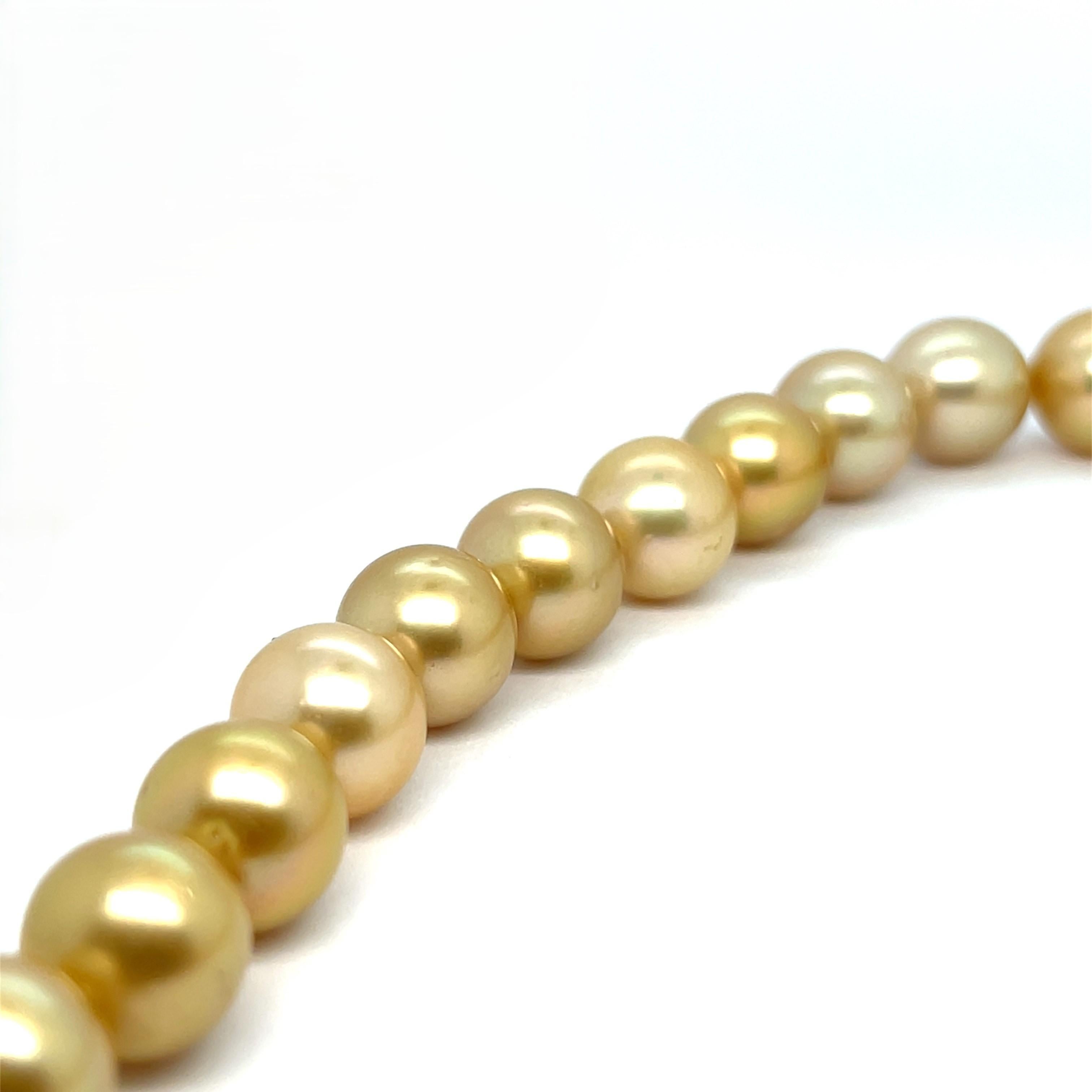 Collana di perline con chiusura 32 perle dorate dei Mari del Sud Oro giallo 18 carati in vendita 2