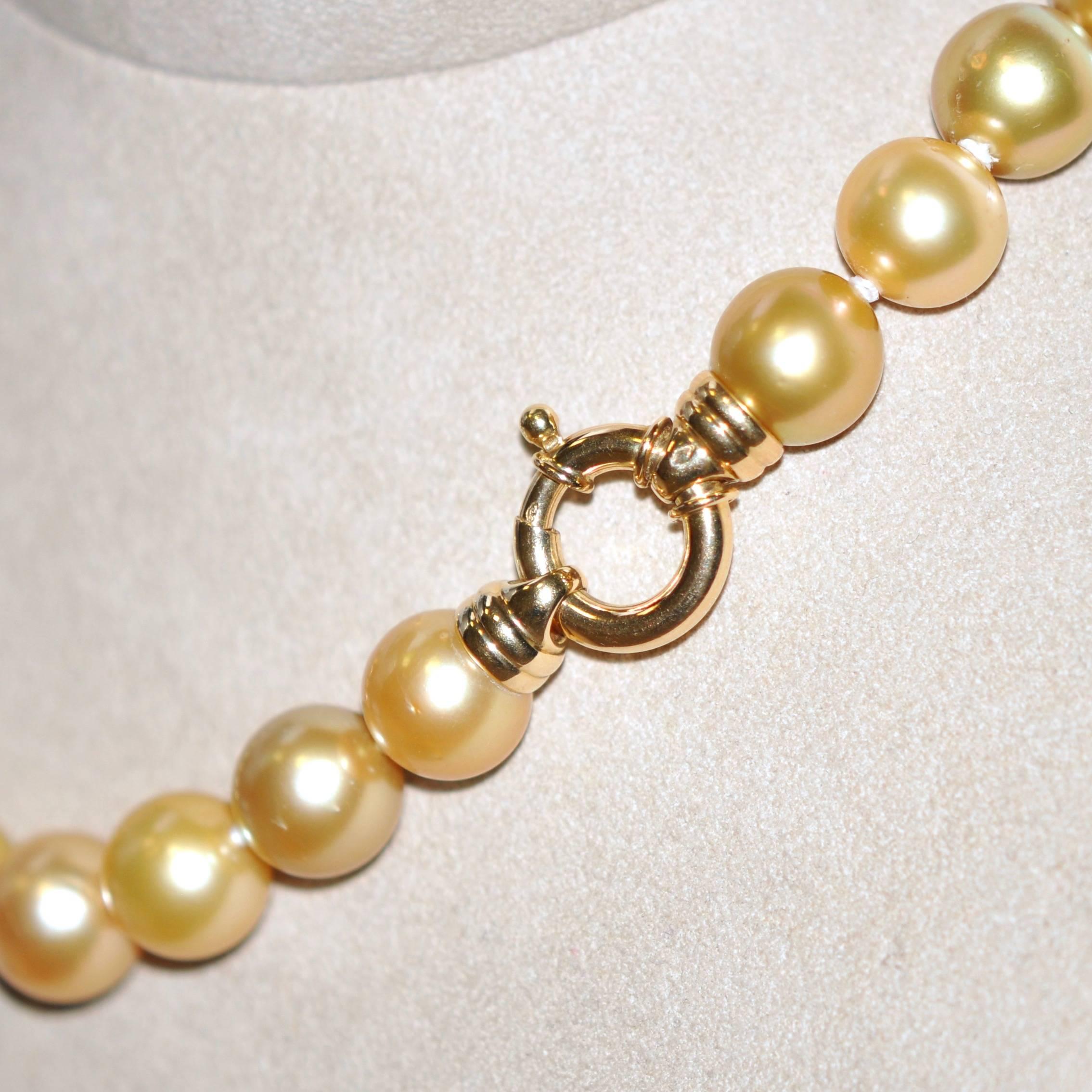 Verschluss Perlen-Halskette Südsee-Goldperlen Gelbgold 18 Karat (Kugelschliff) im Angebot