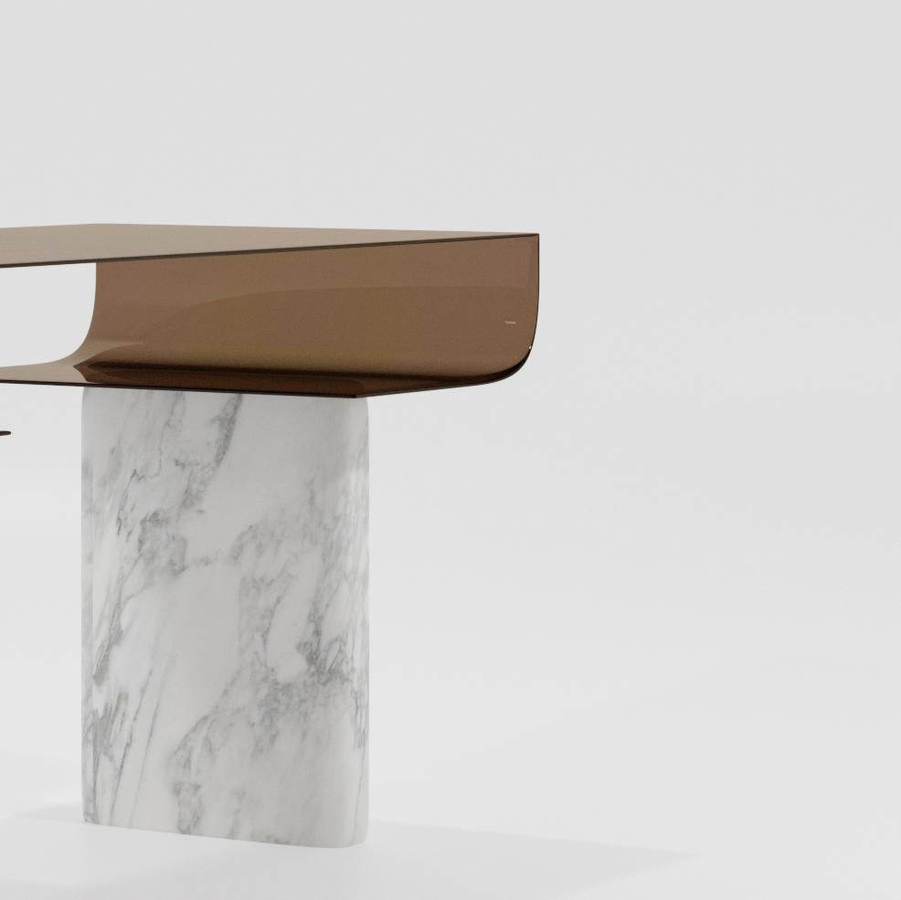 Stampato Scrivania in vetro fumé e marmo di Breccia Calacutta di 21st Century Design Clasp in vendita