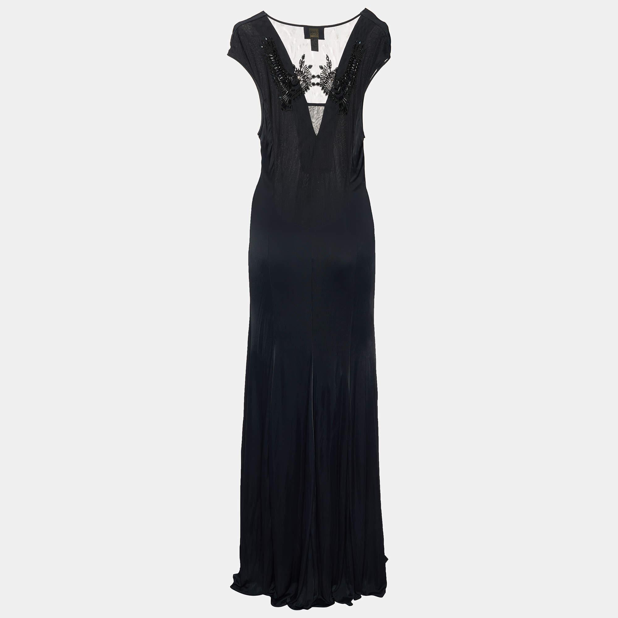 Dieses stilvolle Maxikleid ist ein modisches und vielseitiges Stück, das Eleganz und Komfort ausstrahlt. Mit seiner langen Silhouette sorgt er für einen schmeichelhaften und femininen Look. Mit schicken Details und einzigartigen Schnitten kombiniert