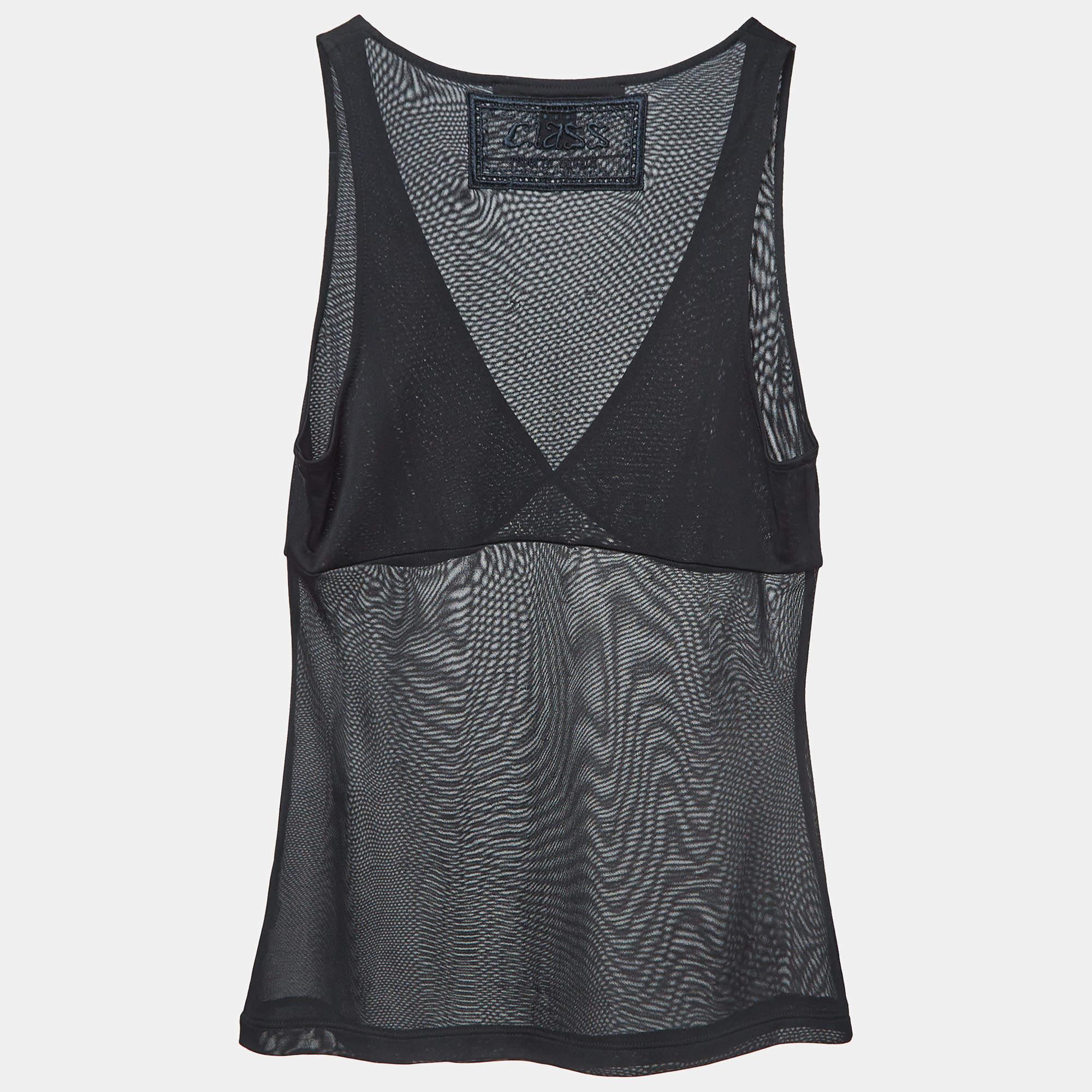 Complement your elegance with a lovely camisole like this one. With its pretty design and fine fit this blouse is a lovely pick to pair with skirts and trousers alike.
