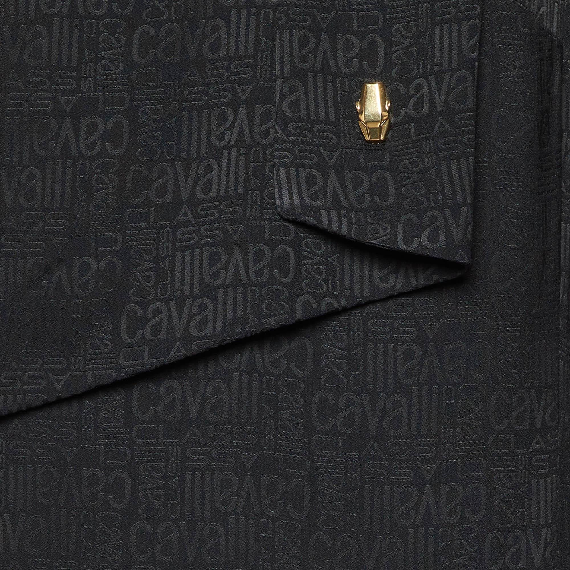 Class by Roberto Cavalli Black Logo Jacquard Crepe Shift Dress S In Good Condition For Sale In Dubai, Al Qouz 2