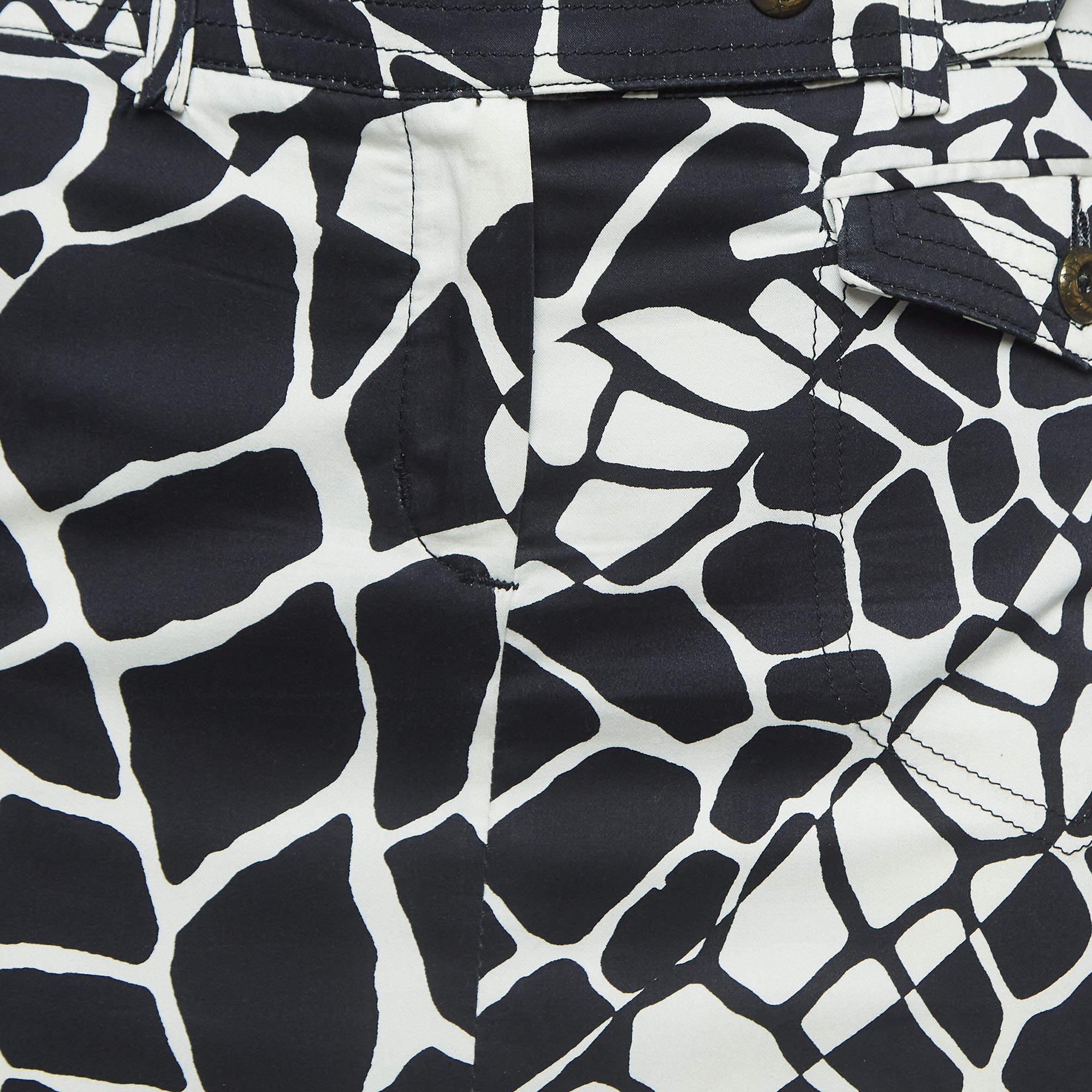 Noir Class by Roberto Cavalli Jupe courte en crêpe imprimé noir à plis S en vente