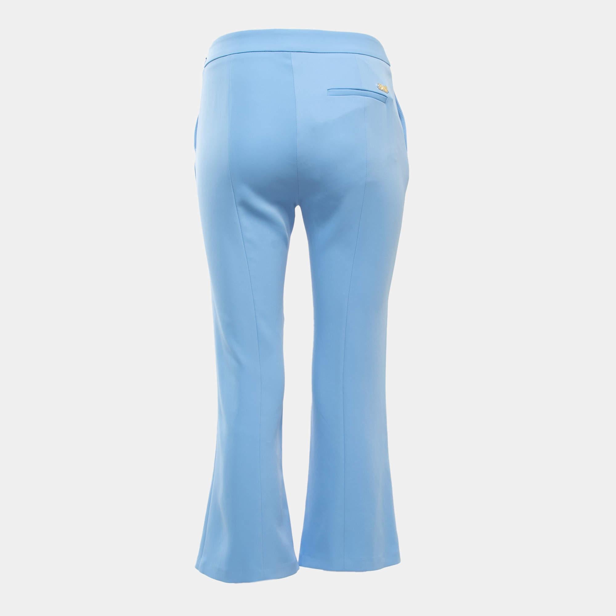Rehaussez votre tenue avec ce pantalon Roberto Cavalli. Conçu dans une silhouette et une coupe superbes, ce pantalon vous donnera à coup sûr une allure élégante.