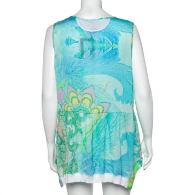 Alliant confort et style, ce haut de Class by Roberto Cavalli est exactement ce qu'il vous faut pour avoir un look super décontracté et chic pour la journée. Ce haut est habilement confectionné en soie imprimée bleue avec des détails en tricot