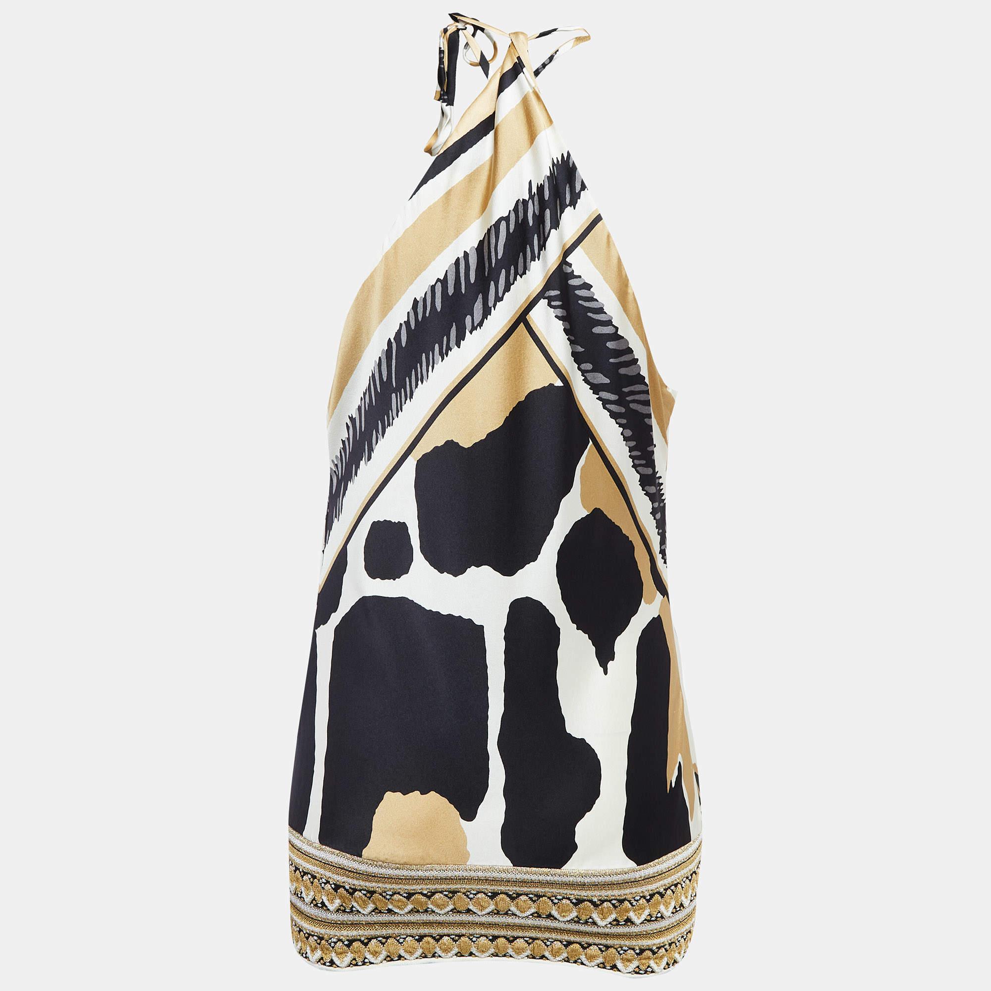 Find great style and comfort while wearing this designer top. Tailored using the best fabric the creation has been given immense detail. Style it with a skirt and heels.