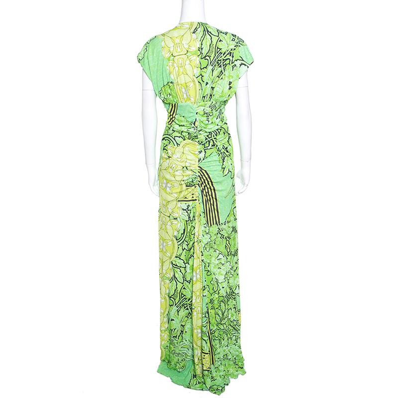 This Class By Roberto Cavalli dress is an elegant and unique option to attain a polished look. Look trendy and fashionable in this gorgeous green dress. Crafted from blended fabric, this sensational dress makes a statement of its own.

Includes: