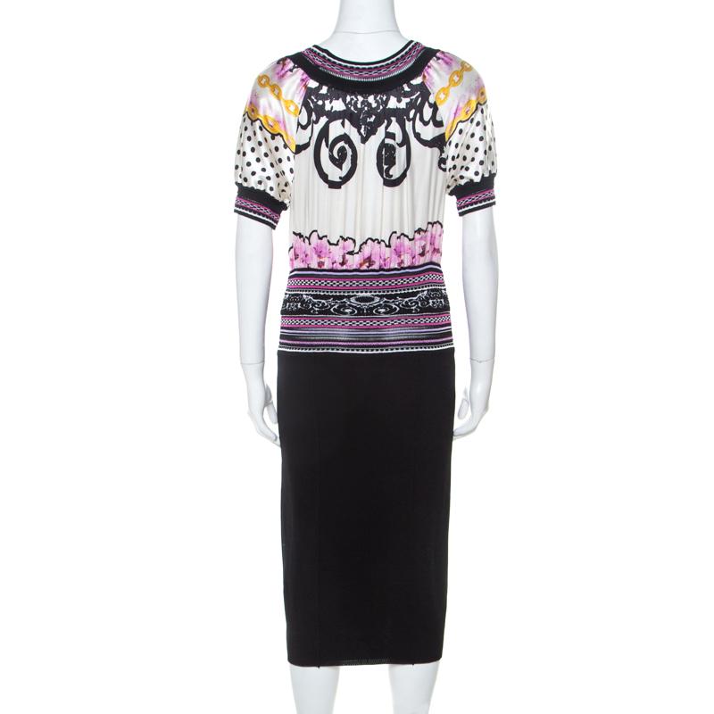 From the label of Class by Roberto Cavalli, this dress is a classy piece to own. This multicoloured outfit seamlessly takes you through formal events. It features a printed bodice and a black skirt that falls below the knees.

