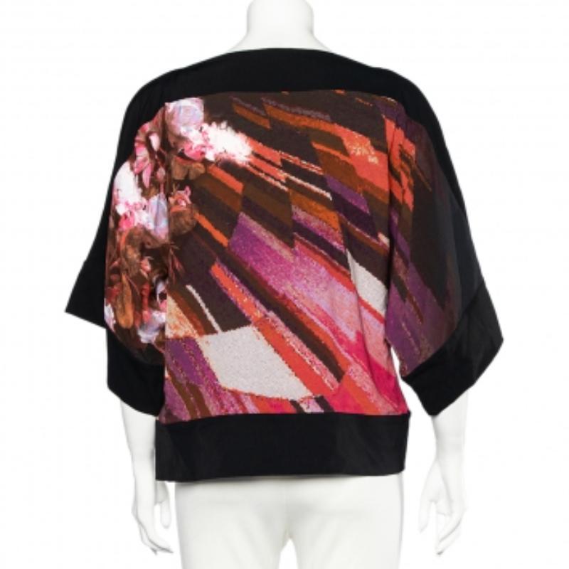 Diese Bluse von Class by Roberto Cavalli hat ein schönes Design, das Sie schick aussehen lässt. Diese Bluse ist aus mehrfarbig bedrucktem Crêpe-Material geschneidert und verleiht Ihrem Outfit einen farbenfrohen Look. Kombinieren Sie es mit einer