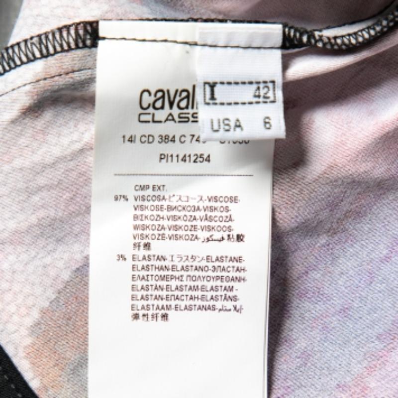 Class by Roberto Cavalli Mehrfarbige bedruckte Kreppbluse M im Zustand „Gut“ in Dubai, Al Qouz 2