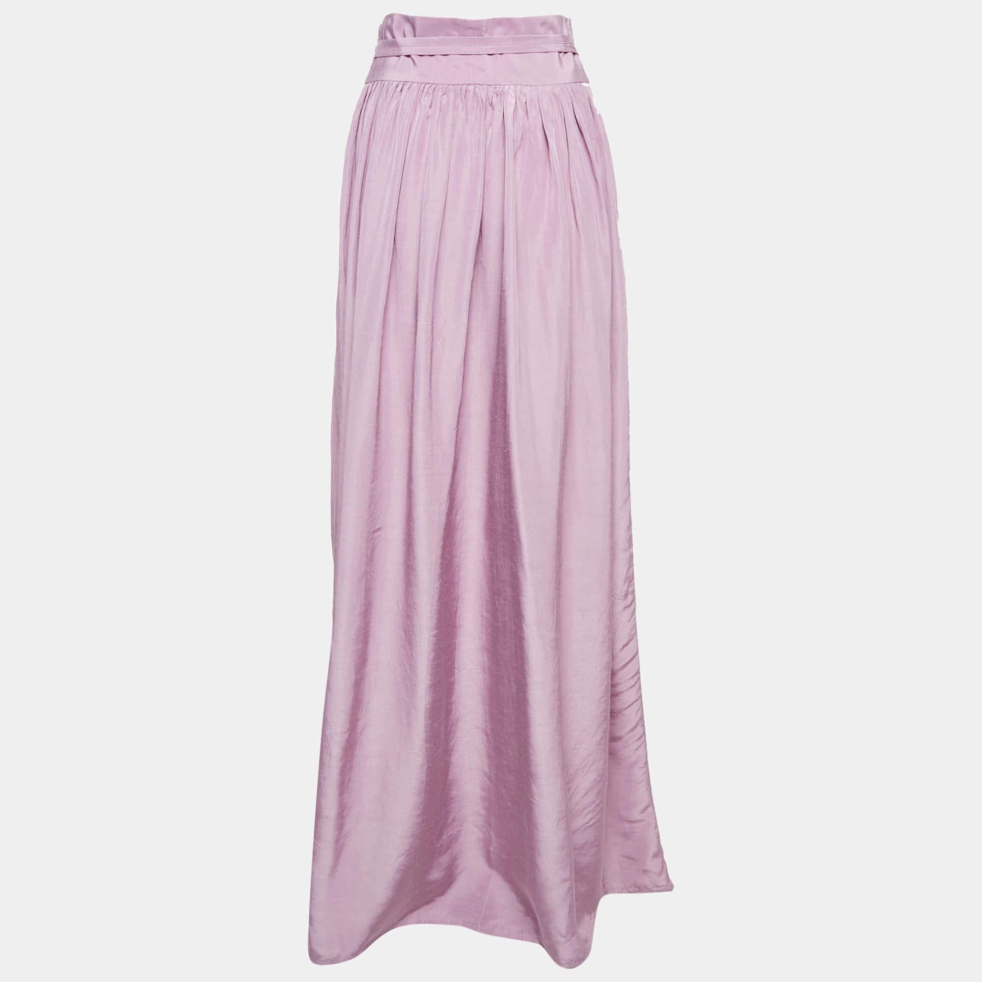 Experimente el encanto de la ropa de diseño con esta preciosa falda. Fabricado con tejidos de calidad  la falda tiene un encanto sencillo y un gran ajuste. Combínelo con una blusa entallada o con un top sencillo y tacones altos.