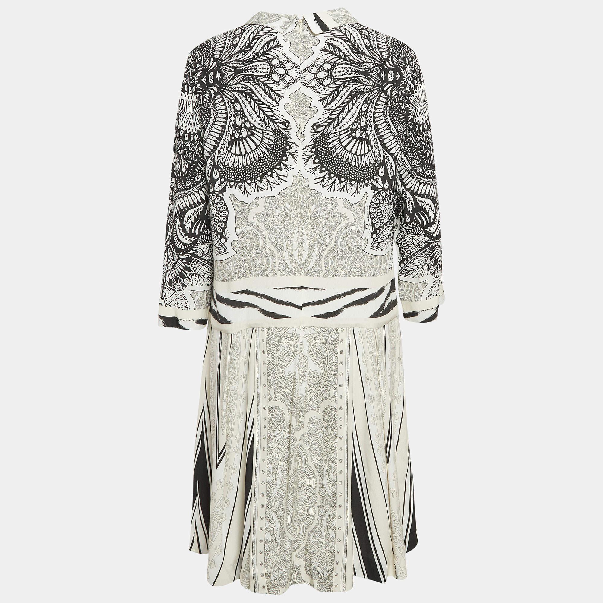 La finesse artistique et la silhouette féminine de cette robe de créateur témoignent du savoir-faire impeccable de la griffe en matière de confection. Il est cousu à l'aide de matériaux de qualité, a une bonne coupe et peut être facilement stylisé