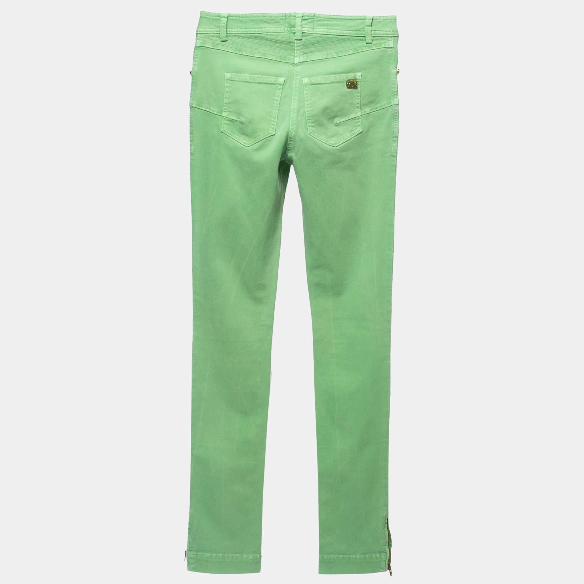 Your wardrobe can never be complete with a great pair of jeans like this. Tailored from best materials  this pair showcases classic detailing  an easy closure style  and pockets. Pair it with your casual blouses or tops.