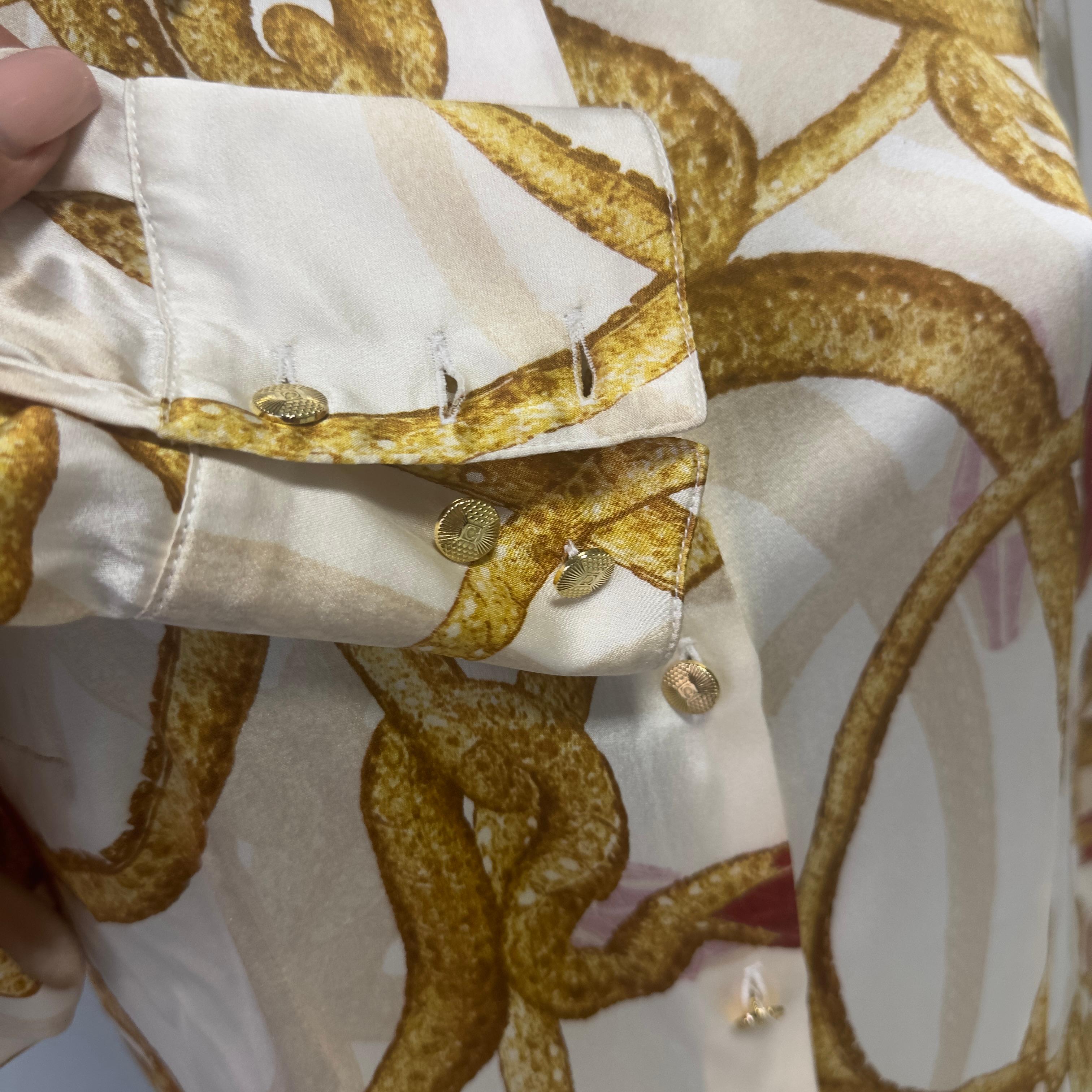 Clase Roberto Cavalli Camisa de seda con estampado rojo y dorado, excelente estado en venta 3