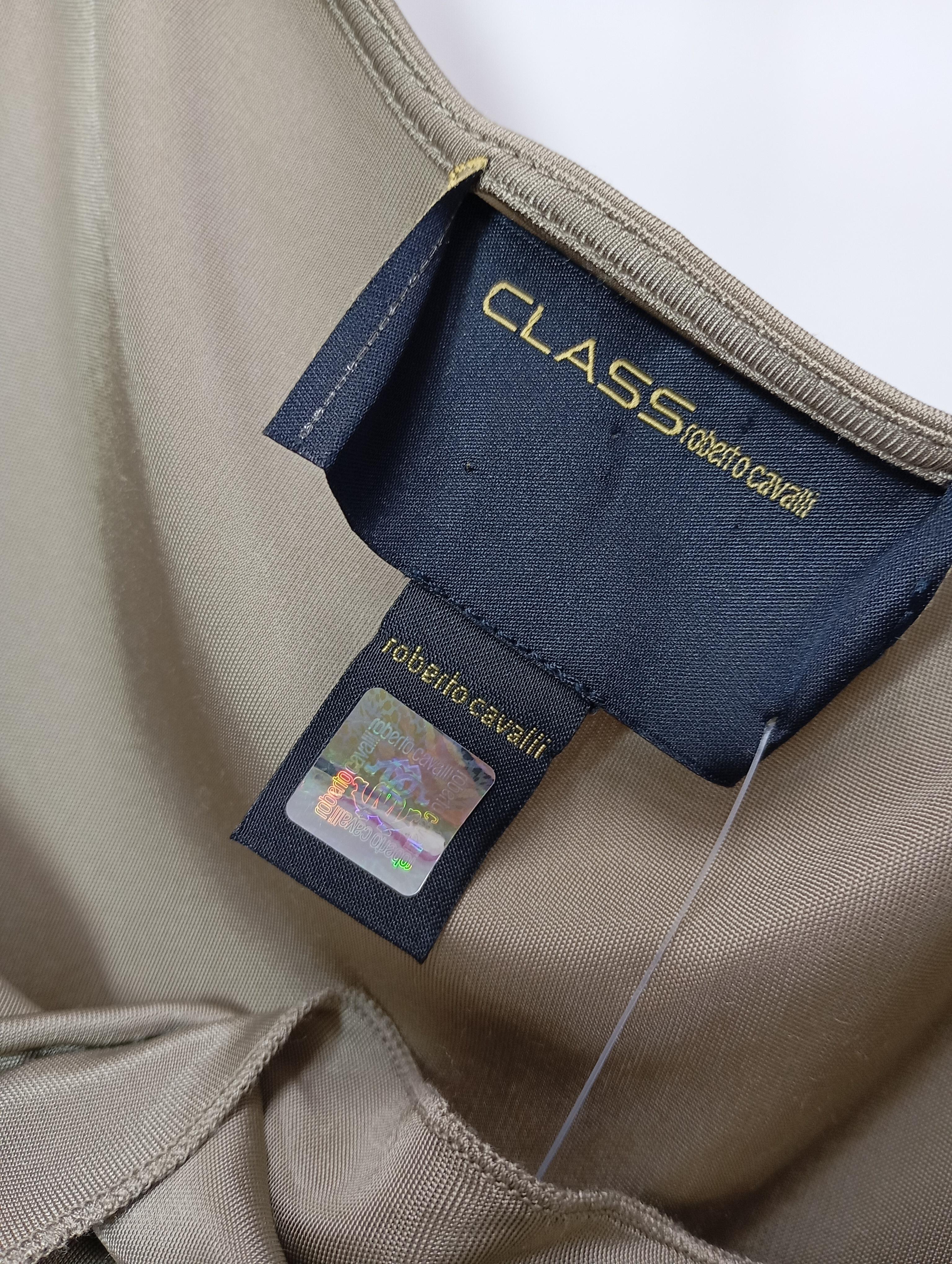 Klasse Roberto Cavalli - EU 44 im Zustand „Gut“ im Angebot in Amman, JO
