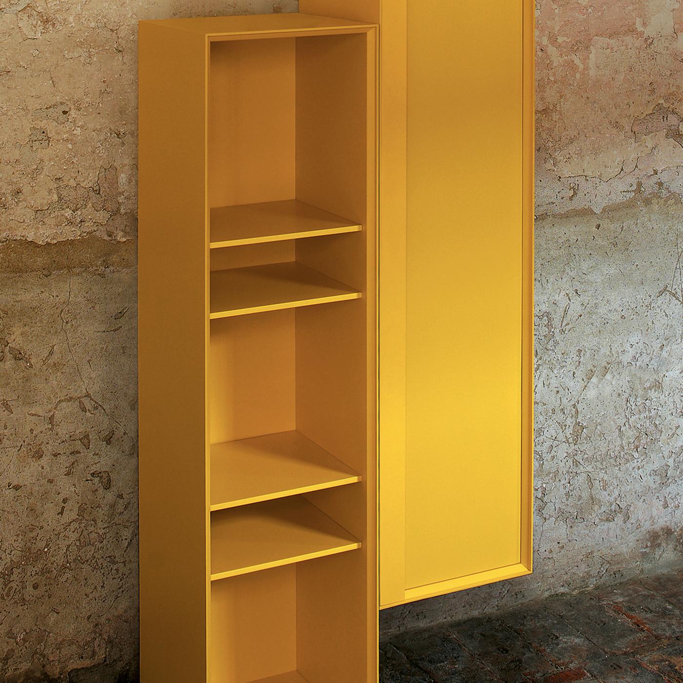 Part of the Class collection of elegant and modern containers, these two columns are positioned in a scattered arrangement to create a sophisticated dynamic effect. Both pieces are in wood with a delicate matte yellow finish and boast 45-degree