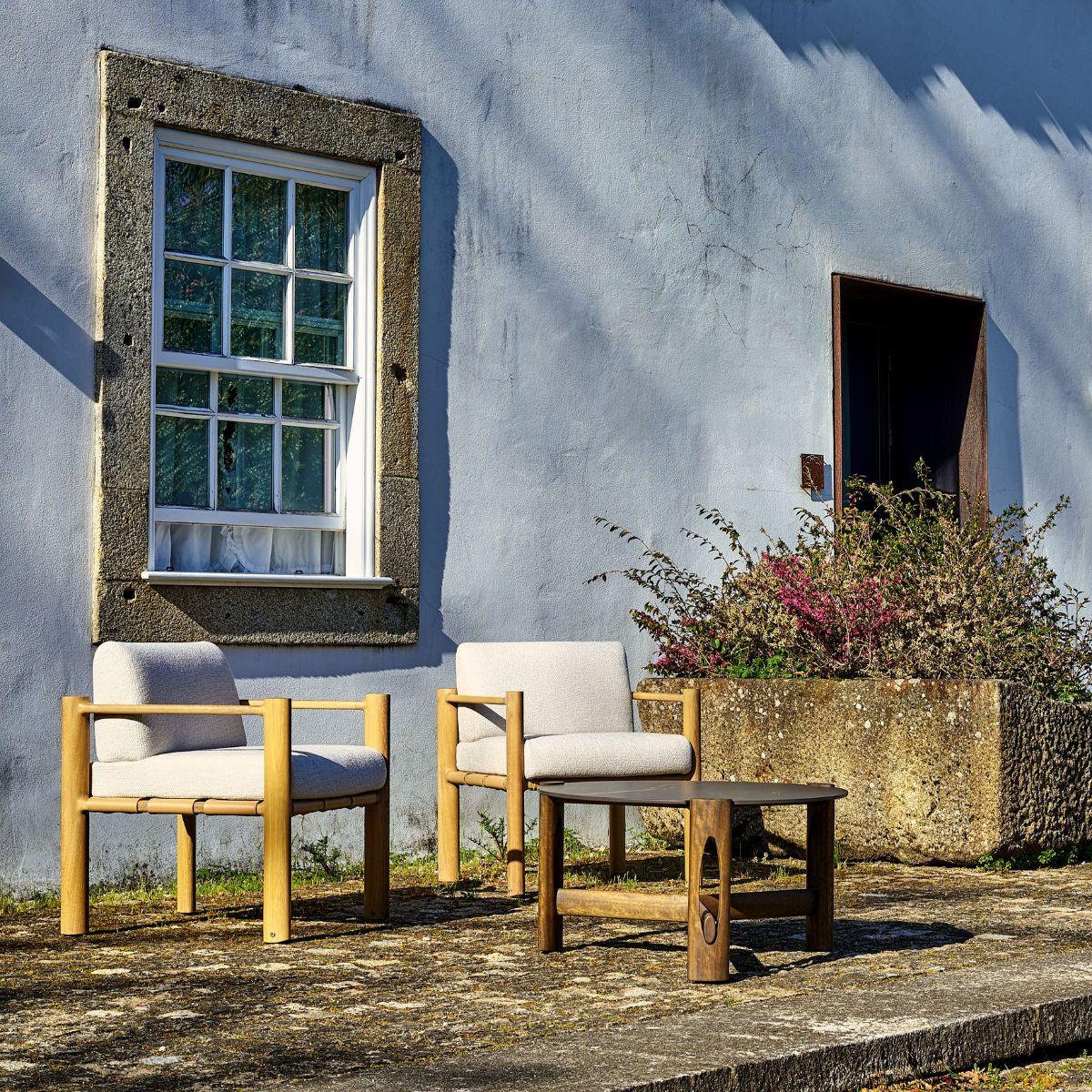 Class.25 Contemporary Outdoor Chair in Wood and Leather by Ronald Sasson (Portugiesisch) im Angebot