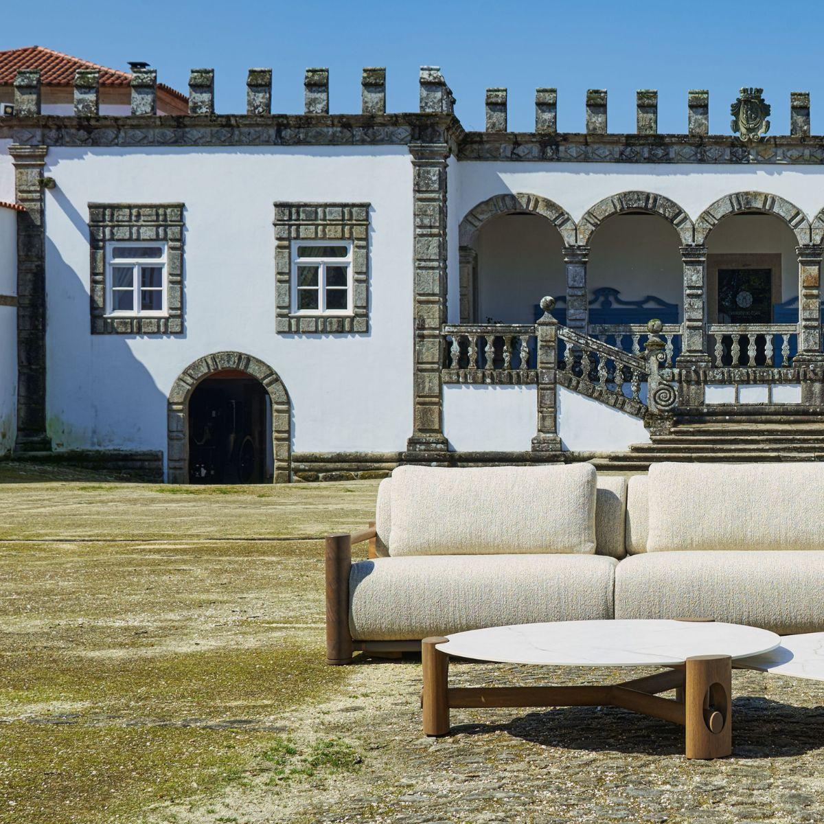 Class.25 Round Coffee Table in Wood and Ceramic by Ronald Sasson In condizioni Nuovo in vendita a Porto, PT