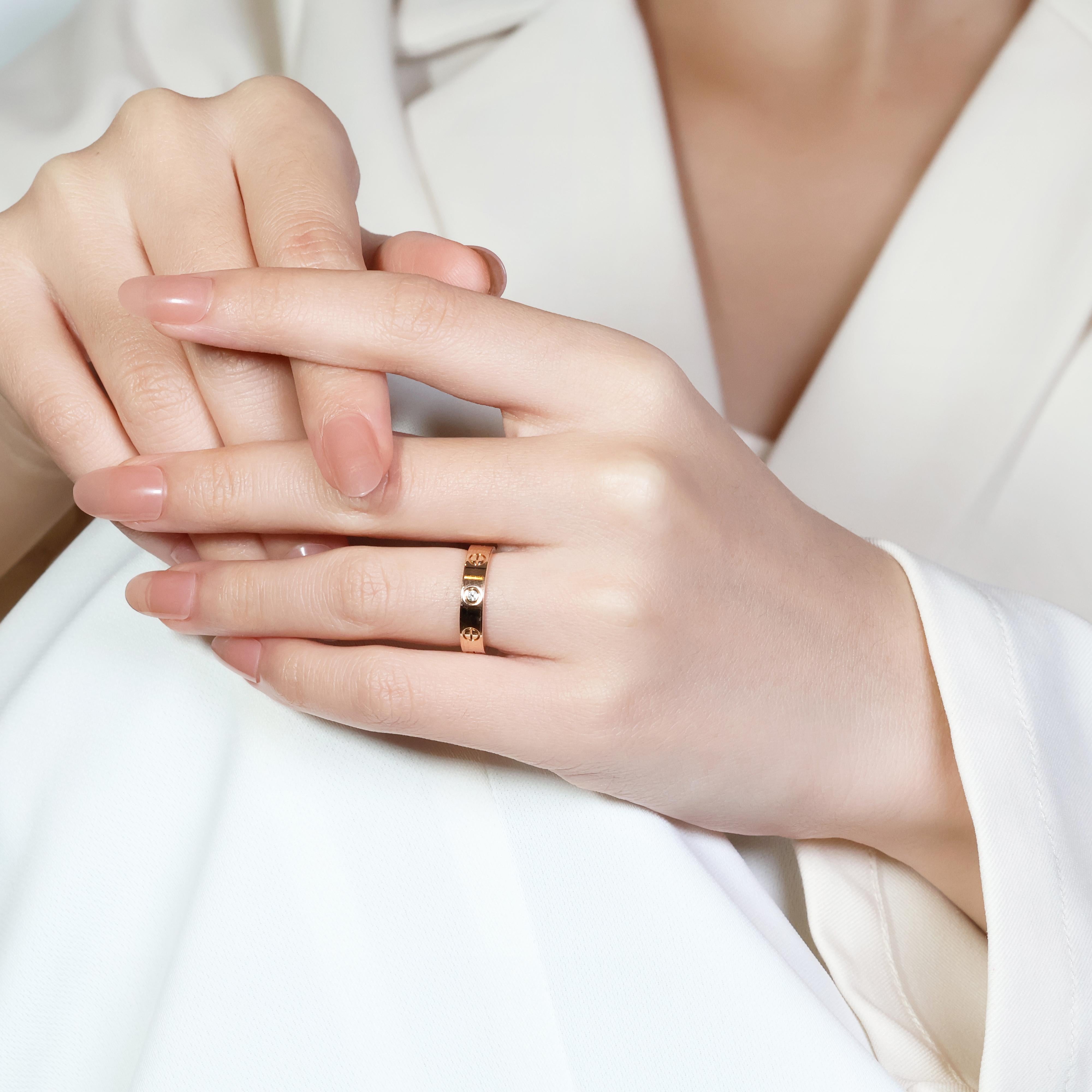 Own a touch of brilliance with this captivating diamond ring. This stunning piece showcases a single sparkling round brilliant diamond, meticulously set in luxurious 18K rose gold. The diamond boasts a weight of 0.02 carats and is F color grade,