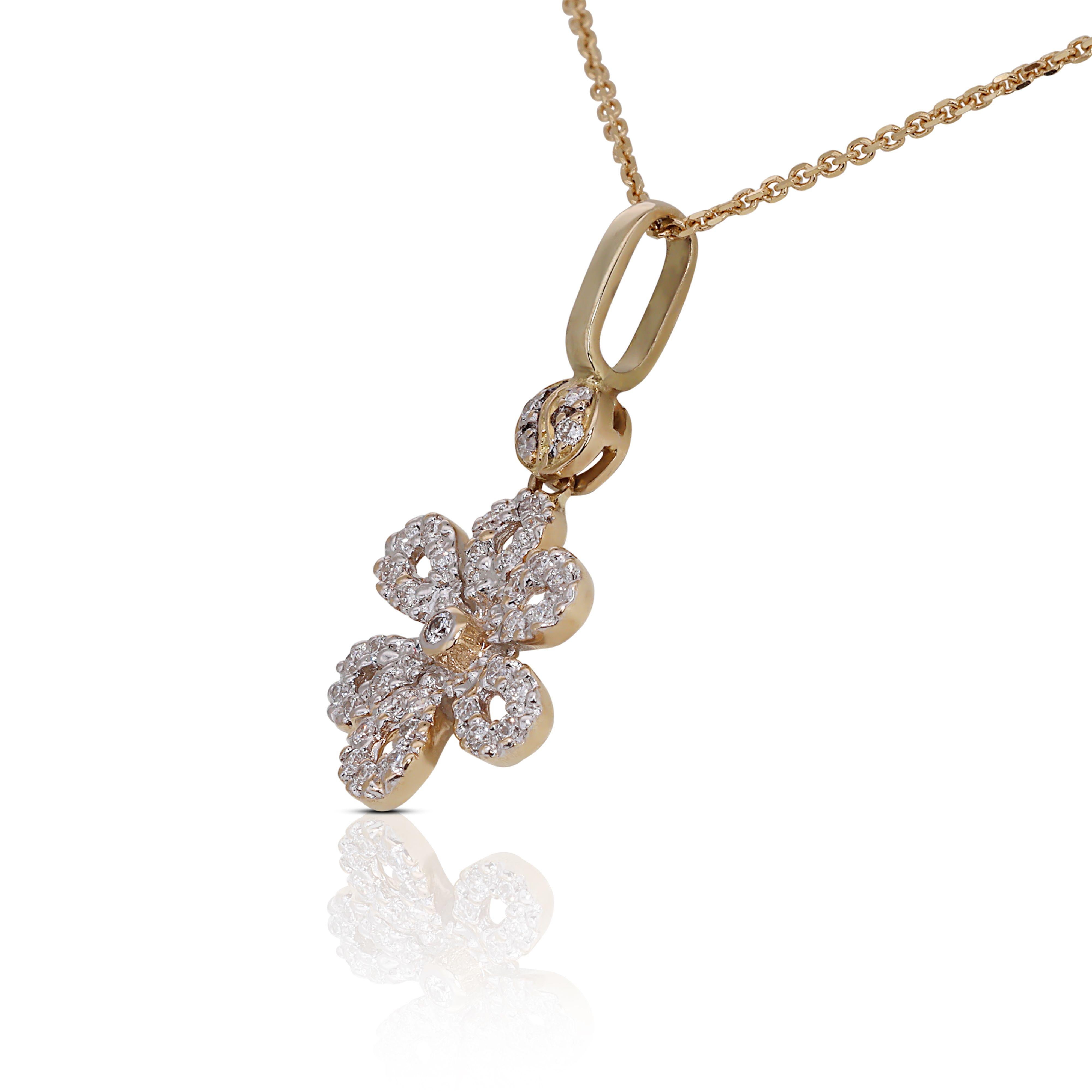 Round Cut Classic 0.15ct Flower-shaped Diamond Pendant- (Chain not included) For Sale