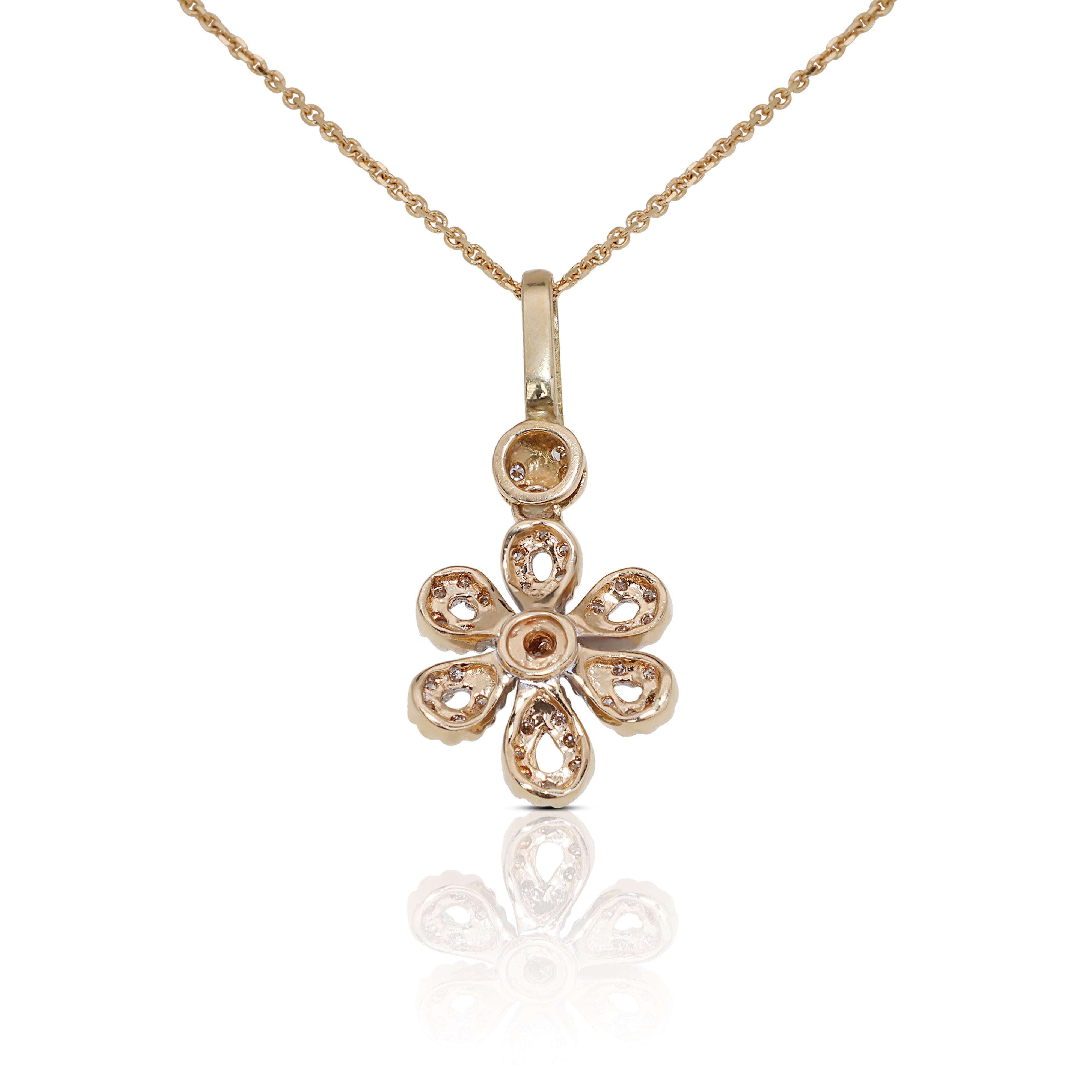 Classic 0.15ct Flower-shaped Diamond Pendant- (Chain not included) In New Condition For Sale In רמת גן, IL