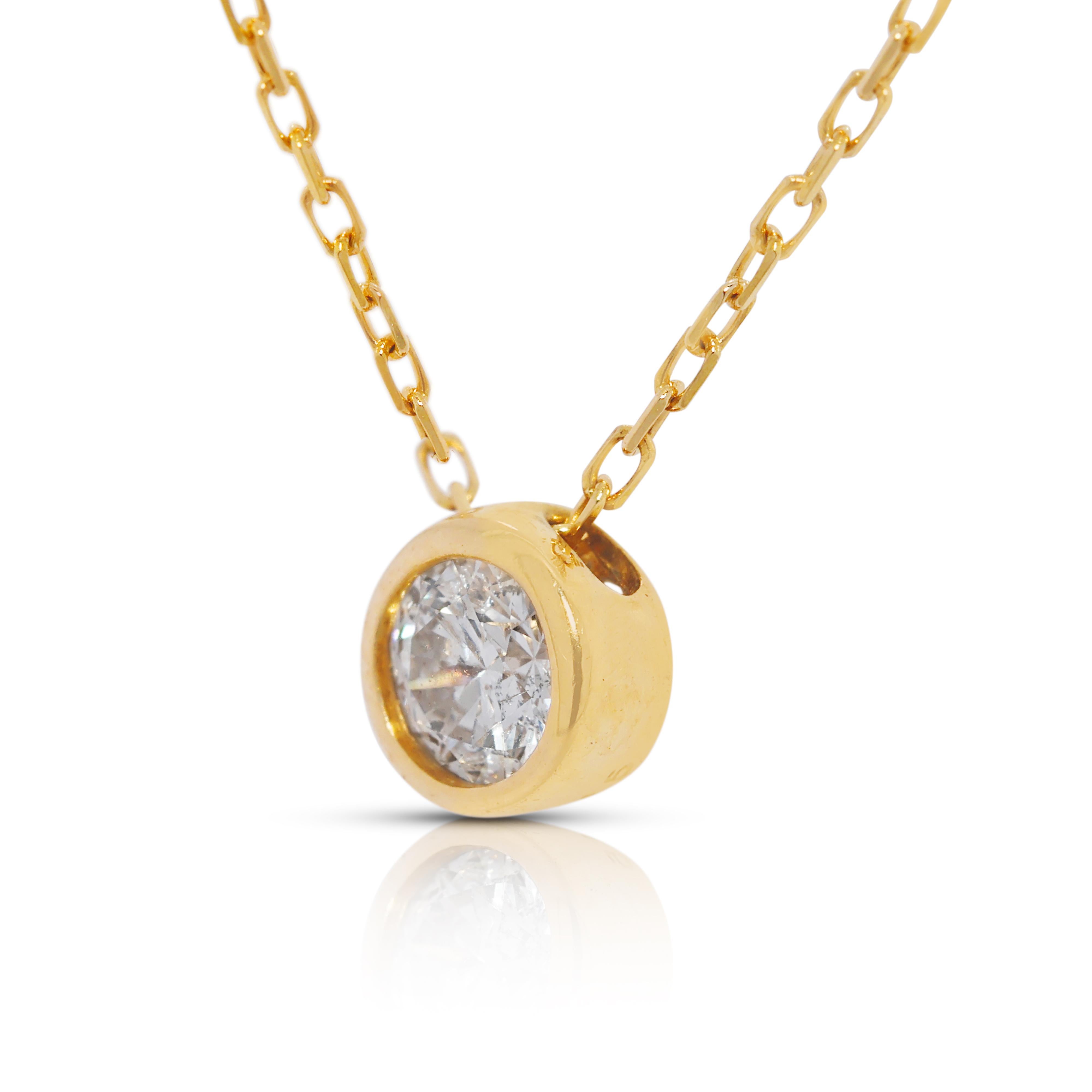 Collier classique en or jaune 18 carats, solitaire en diamant naturel de 0,15 carats Excellent état - En vente à רמת גן, IL