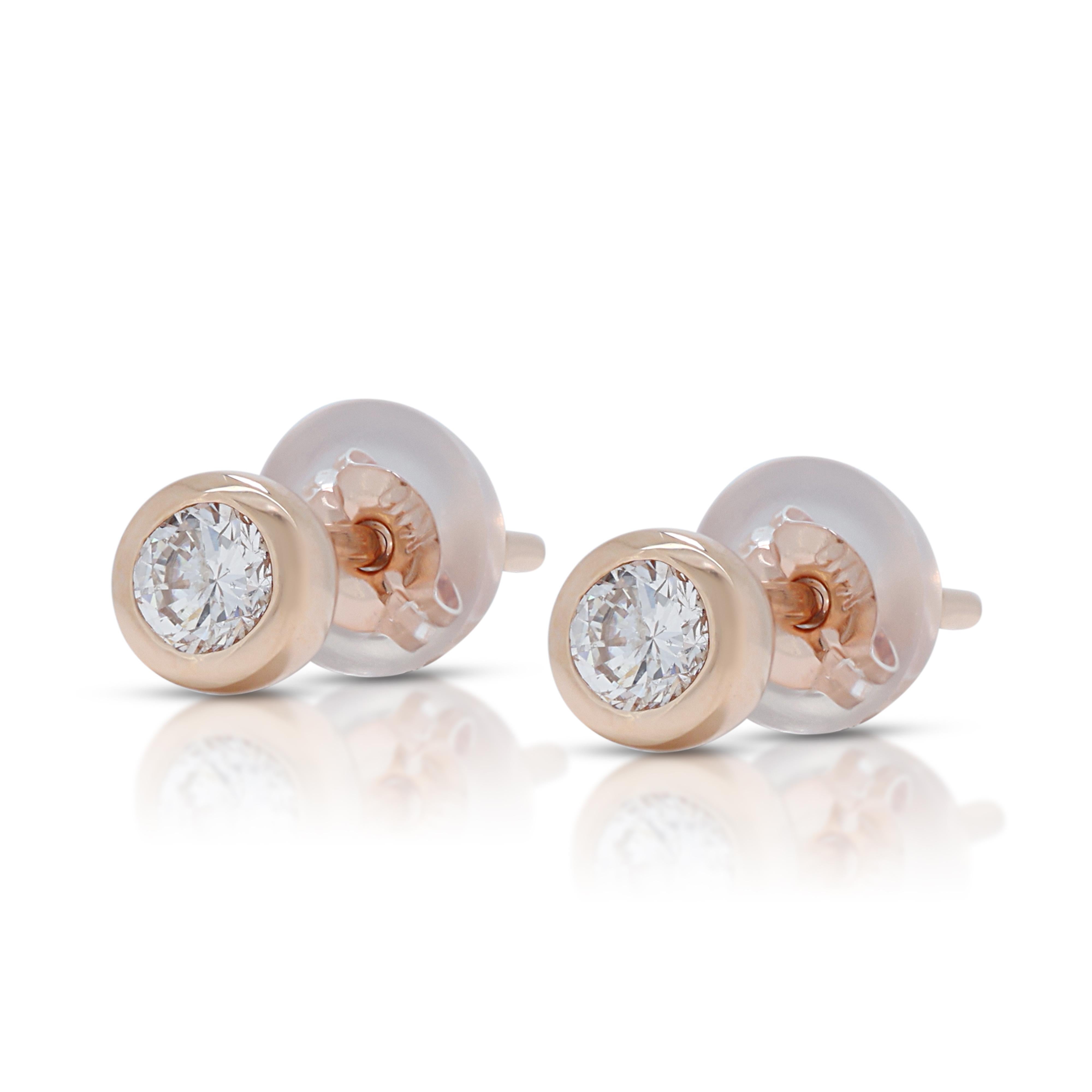 Classic 0.16ct Diamond Stud Earrings in 18K Rose Gold In Excellent Condition For Sale In רמת גן, IL