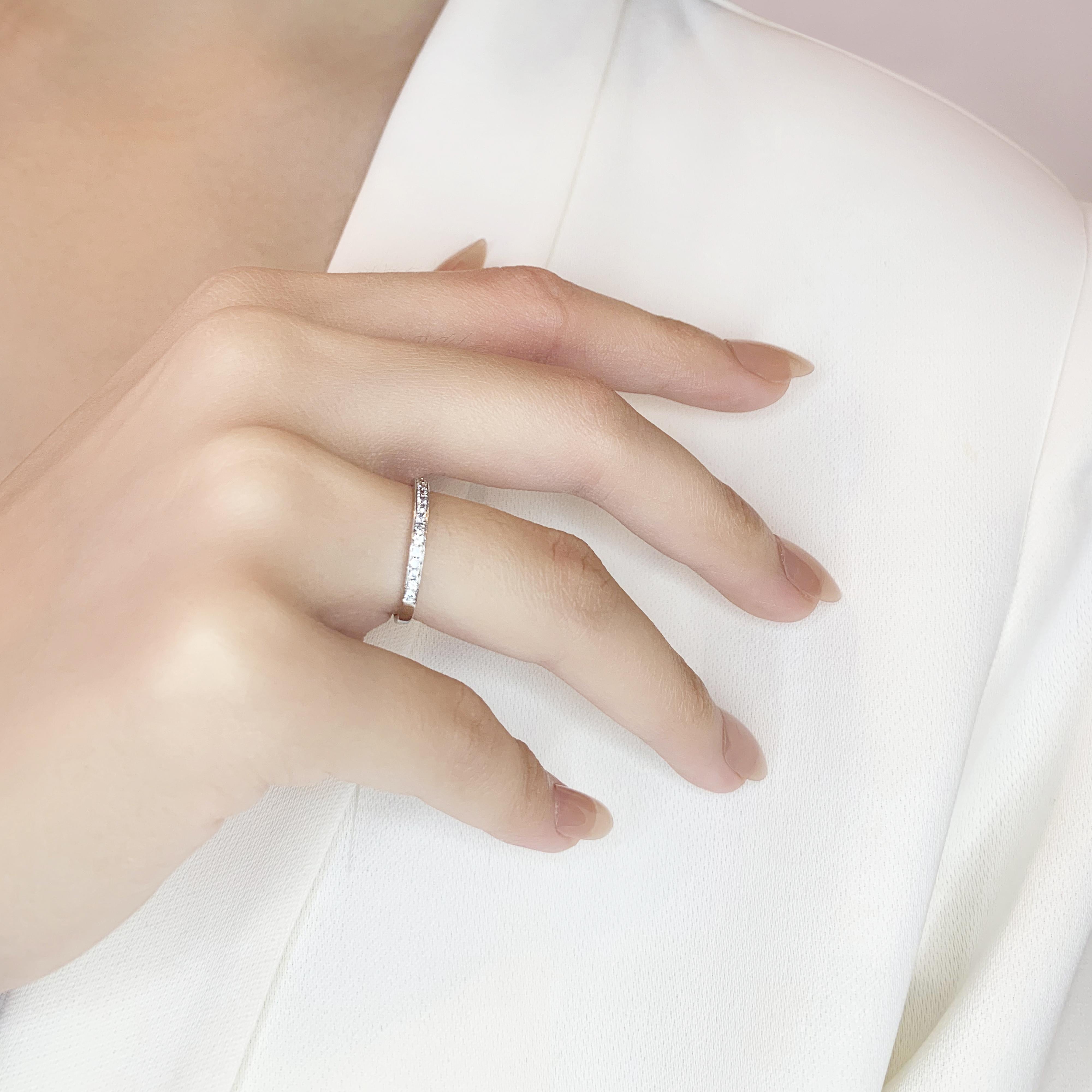 Anello classico con diamanti da 0,16 carati in oro bianco 18 carati in vendita 3
