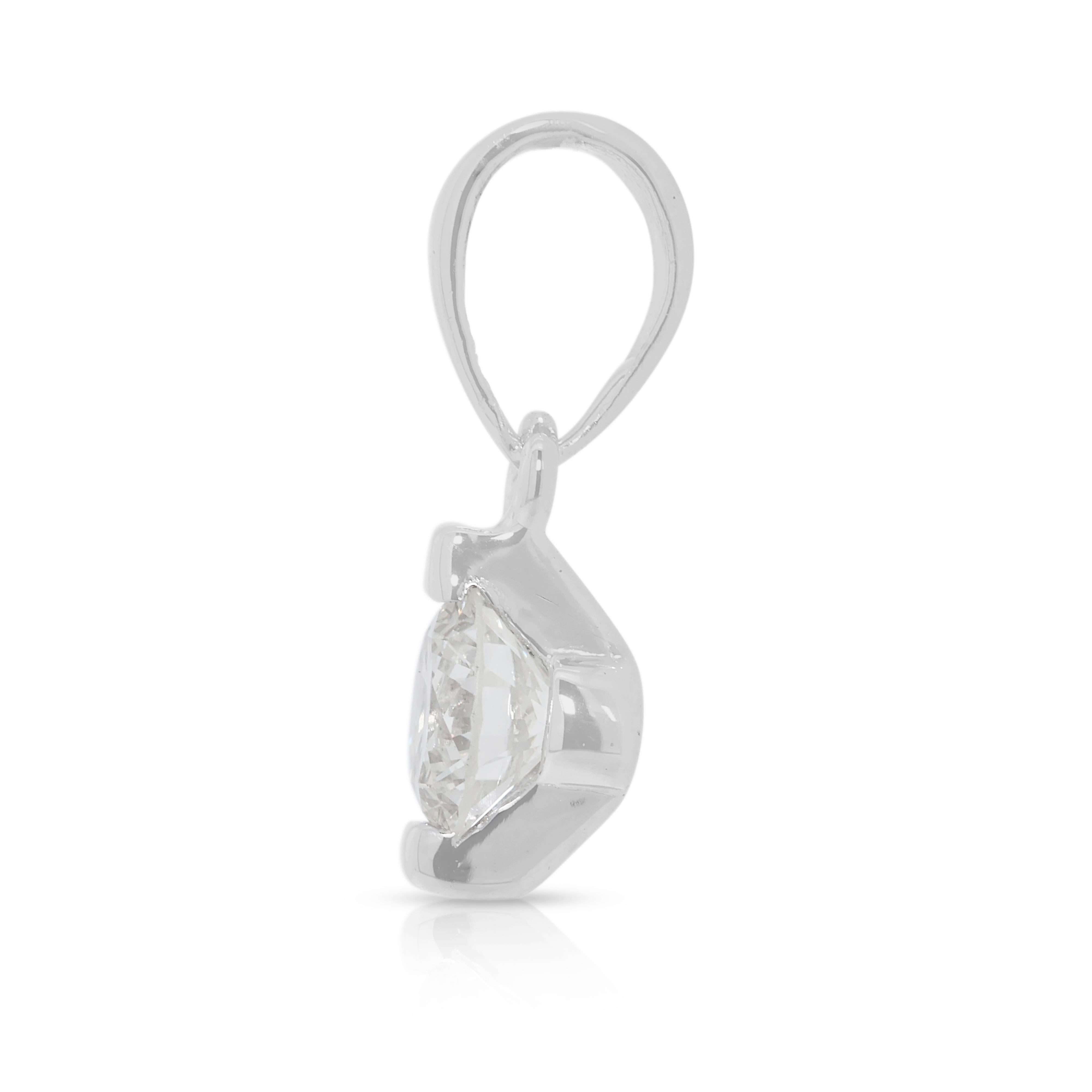 Pendentif classique en or blanc 18 carats avec solitaire en diamant naturel de 0,20 carats Excellent état - En vente à רמת גן, IL