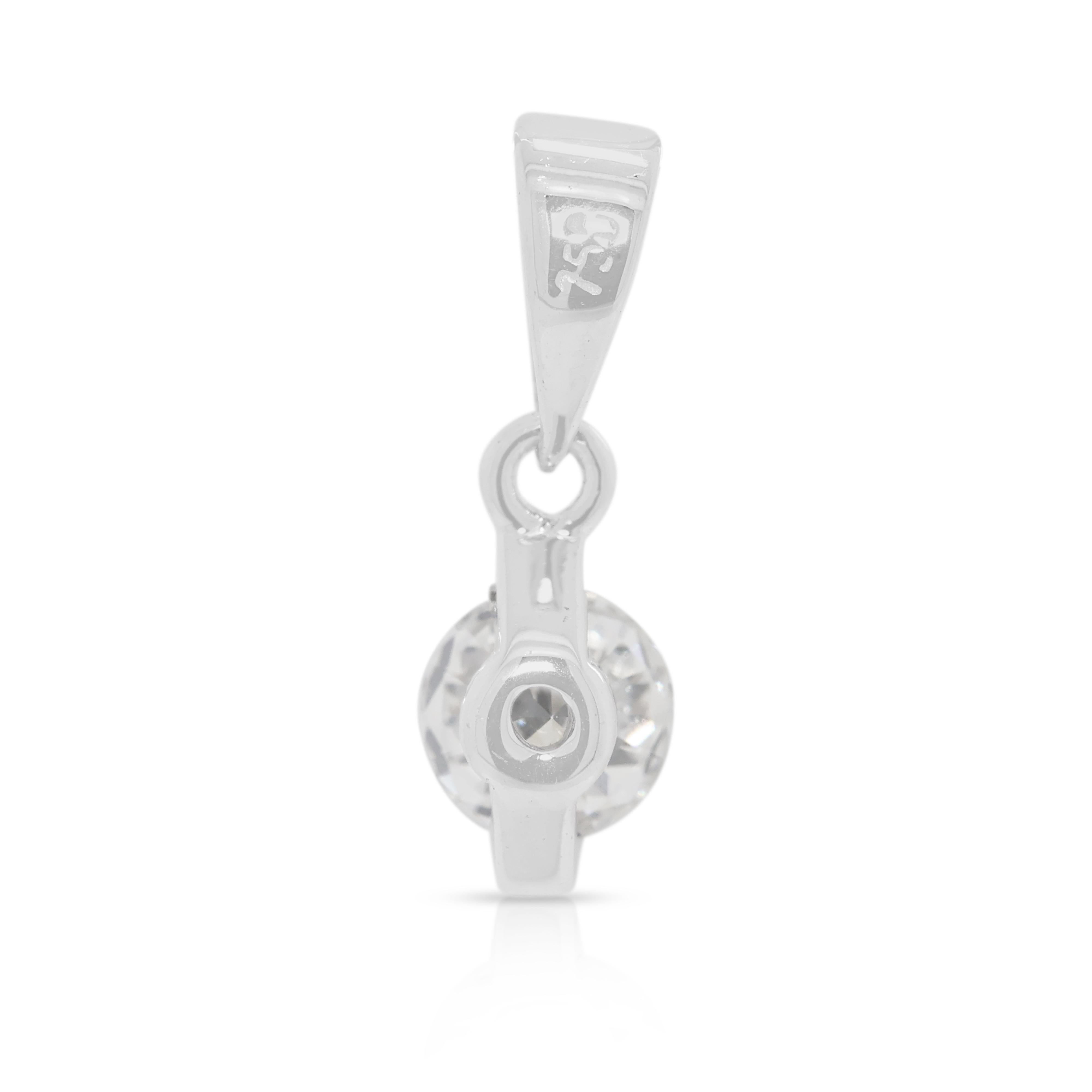 Pendentif classique en or blanc 18 carats avec solitaire en diamant naturel de 0,20 carats Pour femmes en vente