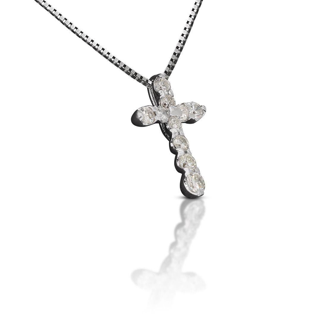 Classic 0.25ct Cross Diamond Necklace in 18K White Gold In New Condition For Sale In רמת גן, IL