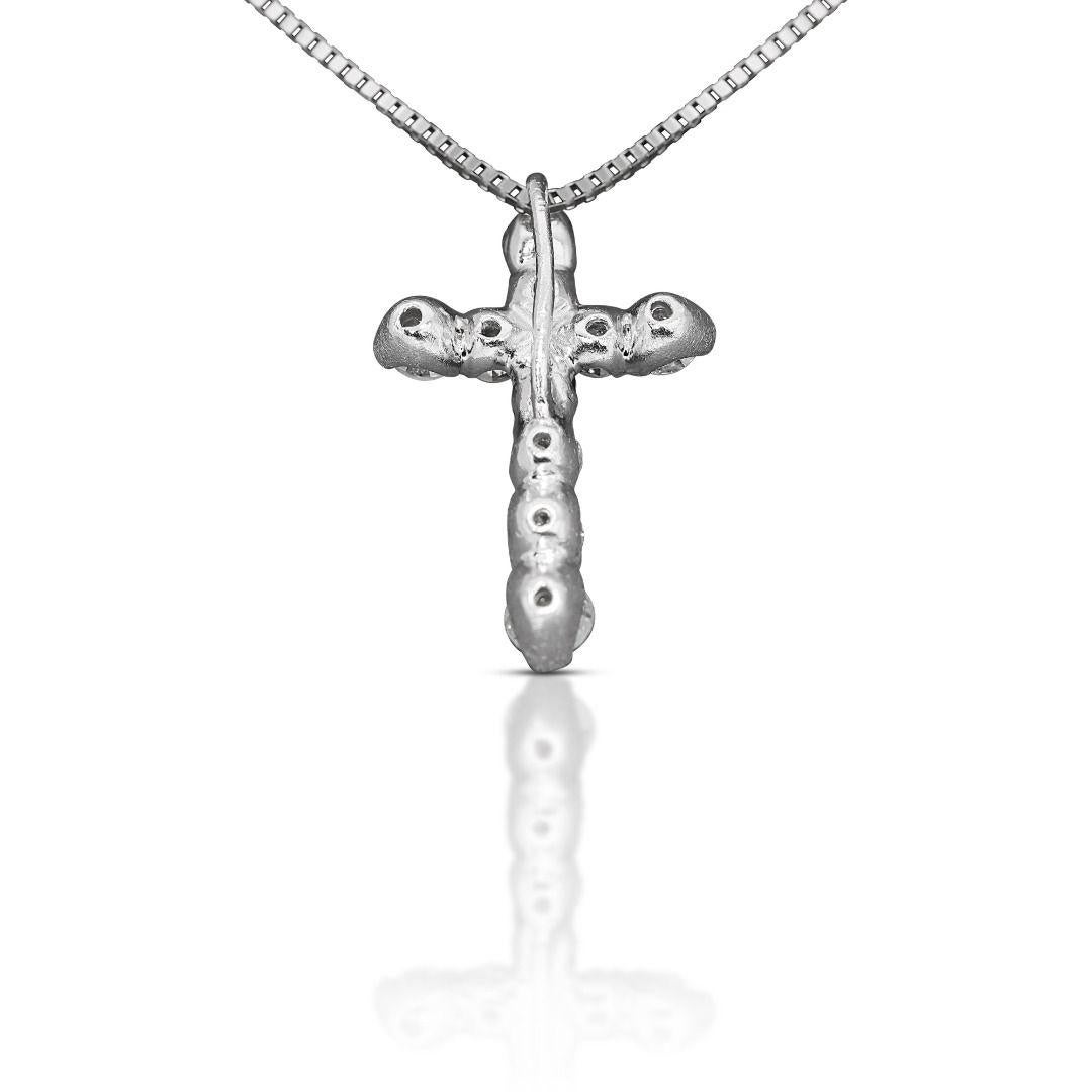 Classic 0.25ct Cross Diamond Necklace in 18K White Gold For Sale 1
