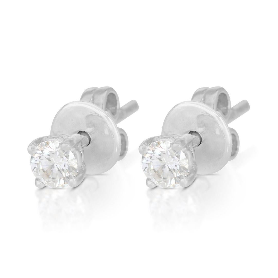 Classic 0.26ct Diamond Stud Earrings set in 18K White Gold In New Condition For Sale In רמת גן, IL