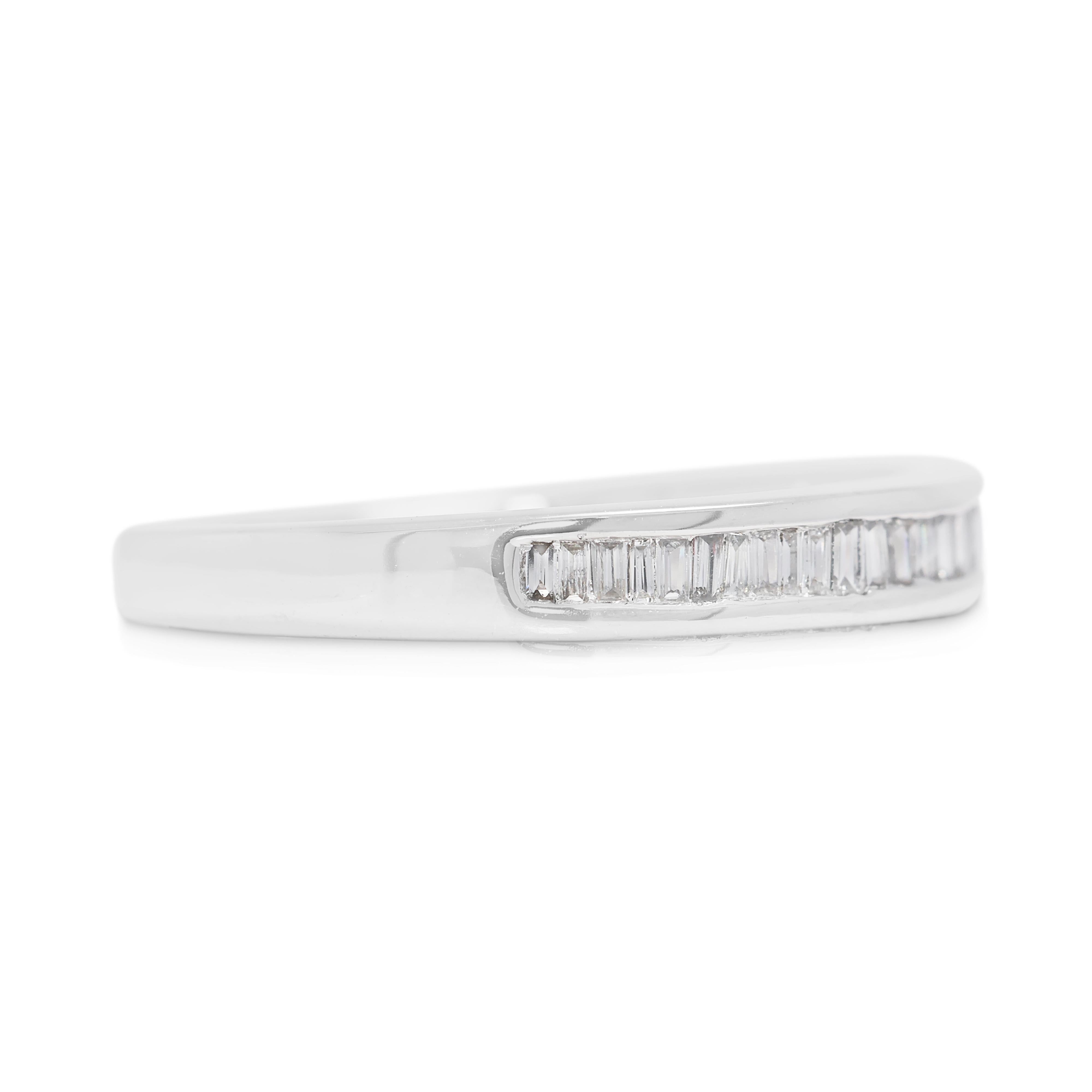 Anello classico con diamante naturale da 0,26 carati in oro bianco 18 carati In condizioni ottime in vendita a רמת גן, IL