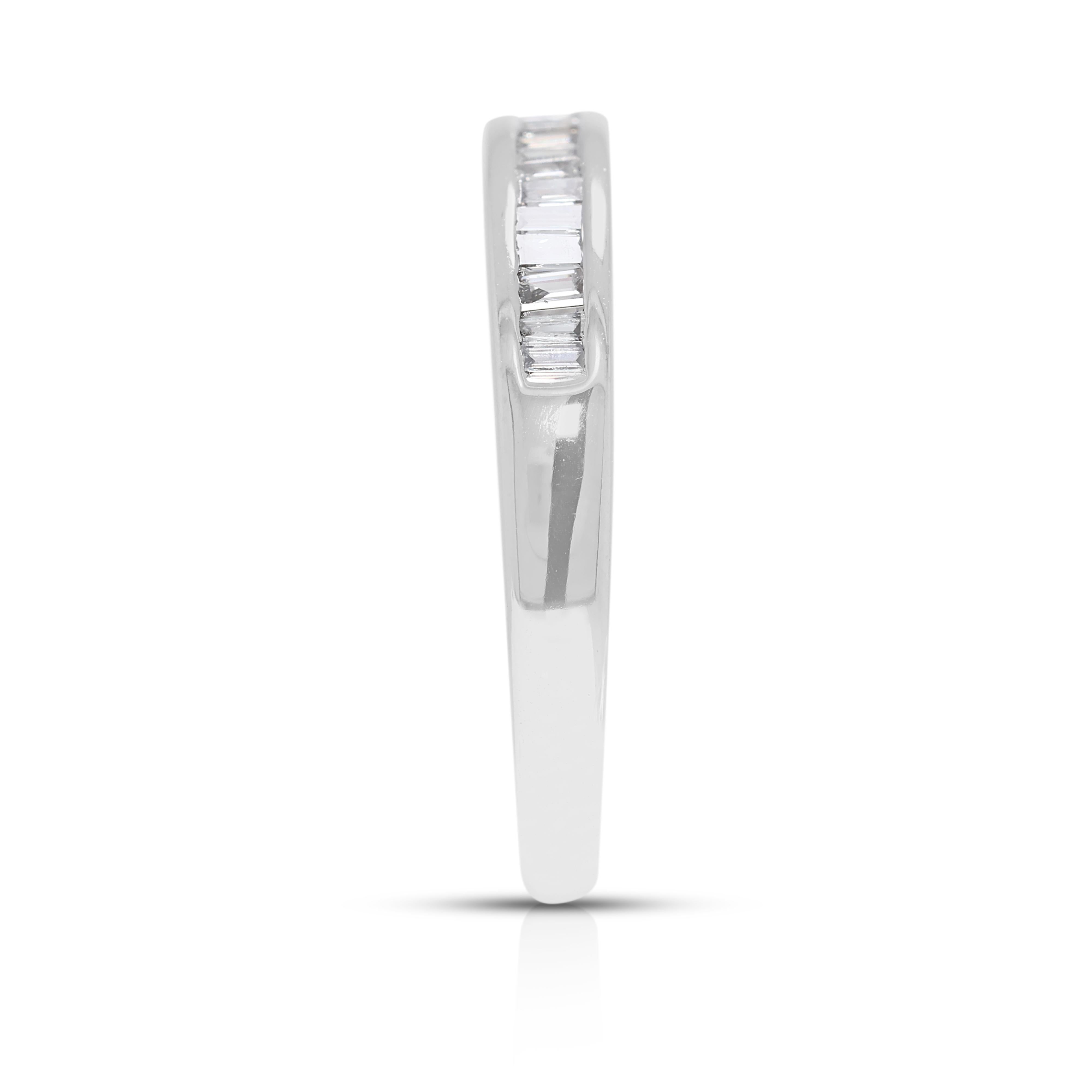 Donna Anello classico con diamante naturale da 0,26 carati in oro bianco 18 carati in vendita