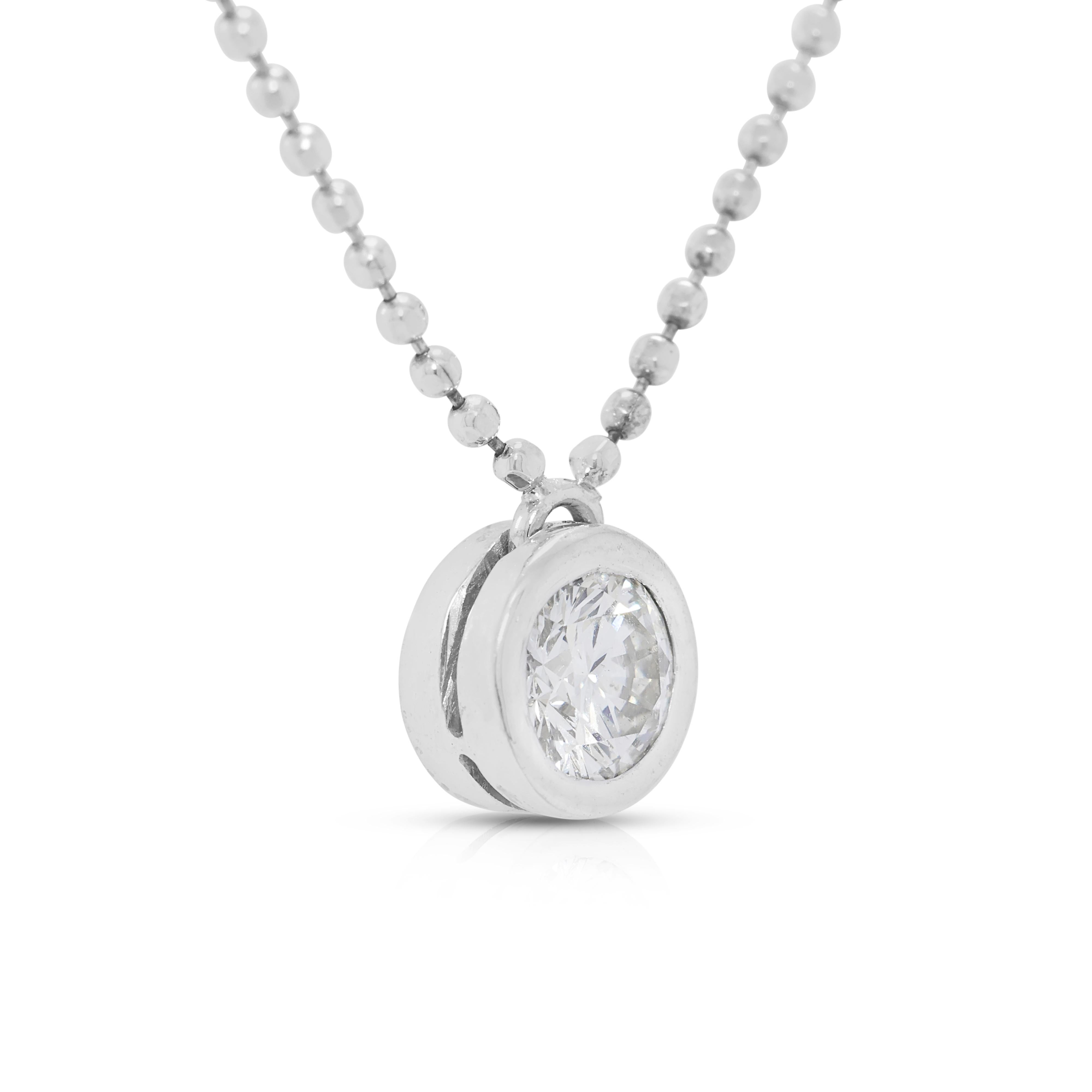 Collar Clásico Solitario de Diamante Natural de 0,28ct en Oro Blanco de 18K en Excelente estado para la venta en רמת גן, IL