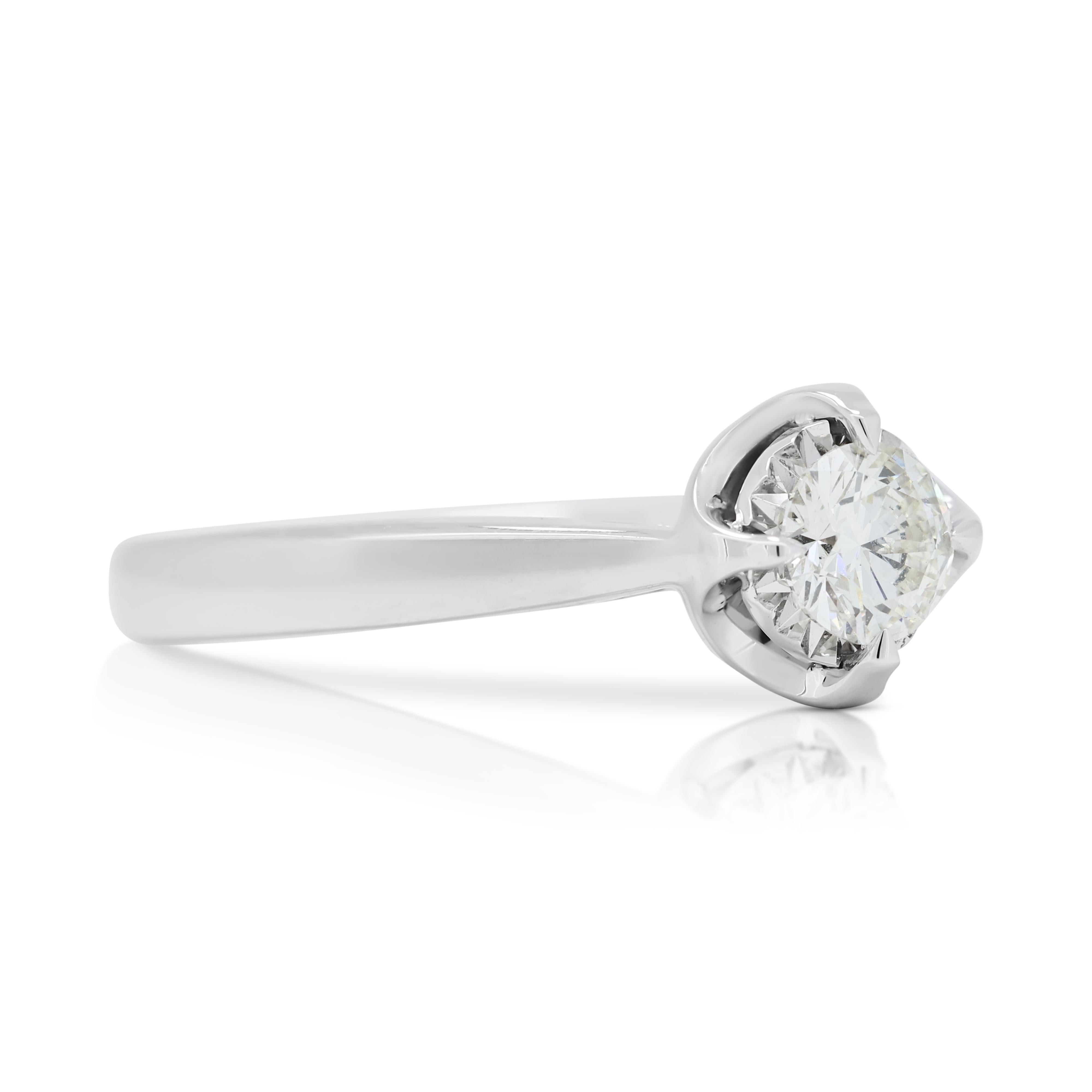 Round Cut Classic 0.28ct Solitaire Diamond Ring in 18K White Gold For Sale