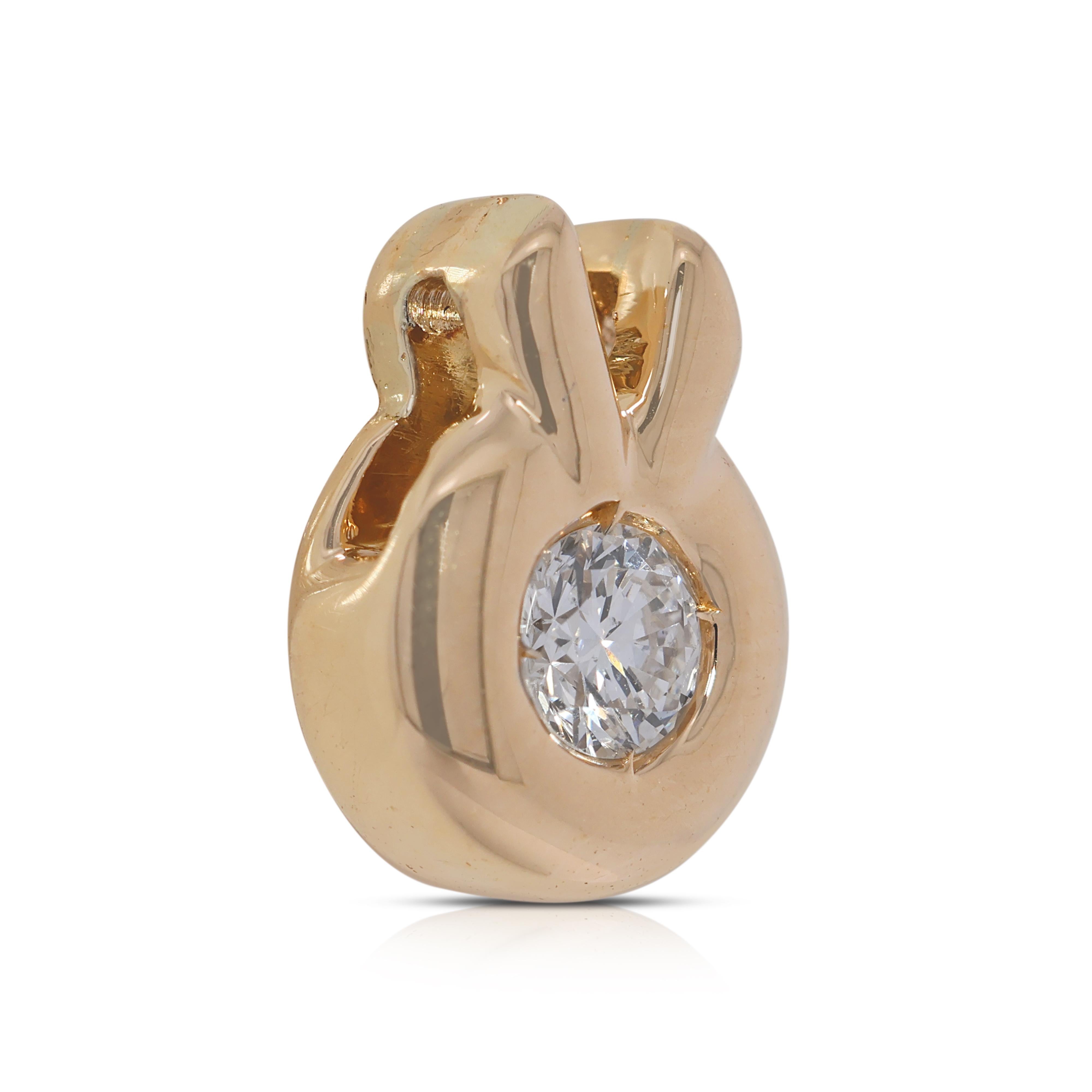 Taglio rotondo Ciondolo classico con diamante naturale da 0,2 carati in oro giallo 18 carati in vendita