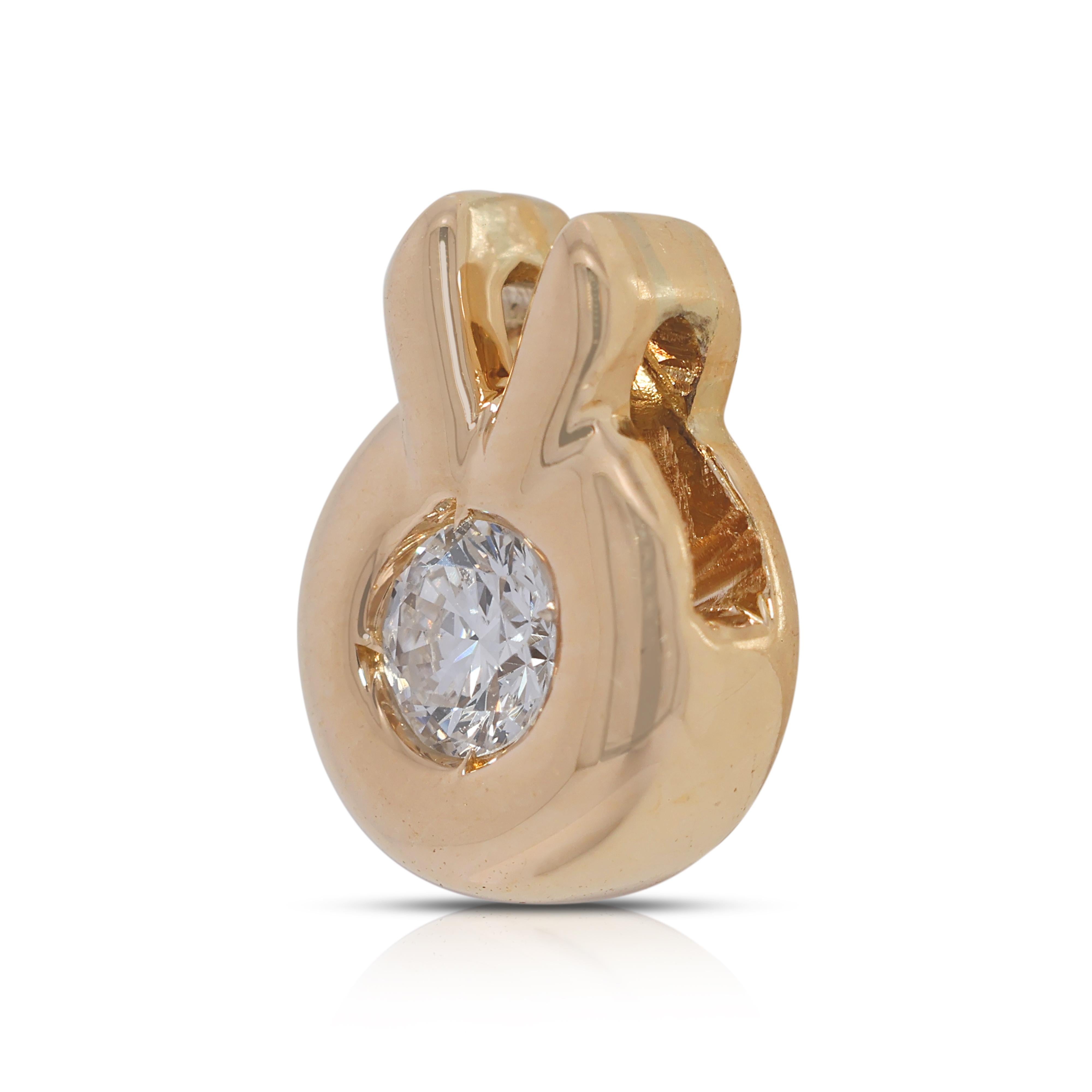 Ciondolo classico con diamante naturale da 0,2 carati in oro giallo 18 carati In condizioni Nuovo in vendita a רמת גן, IL