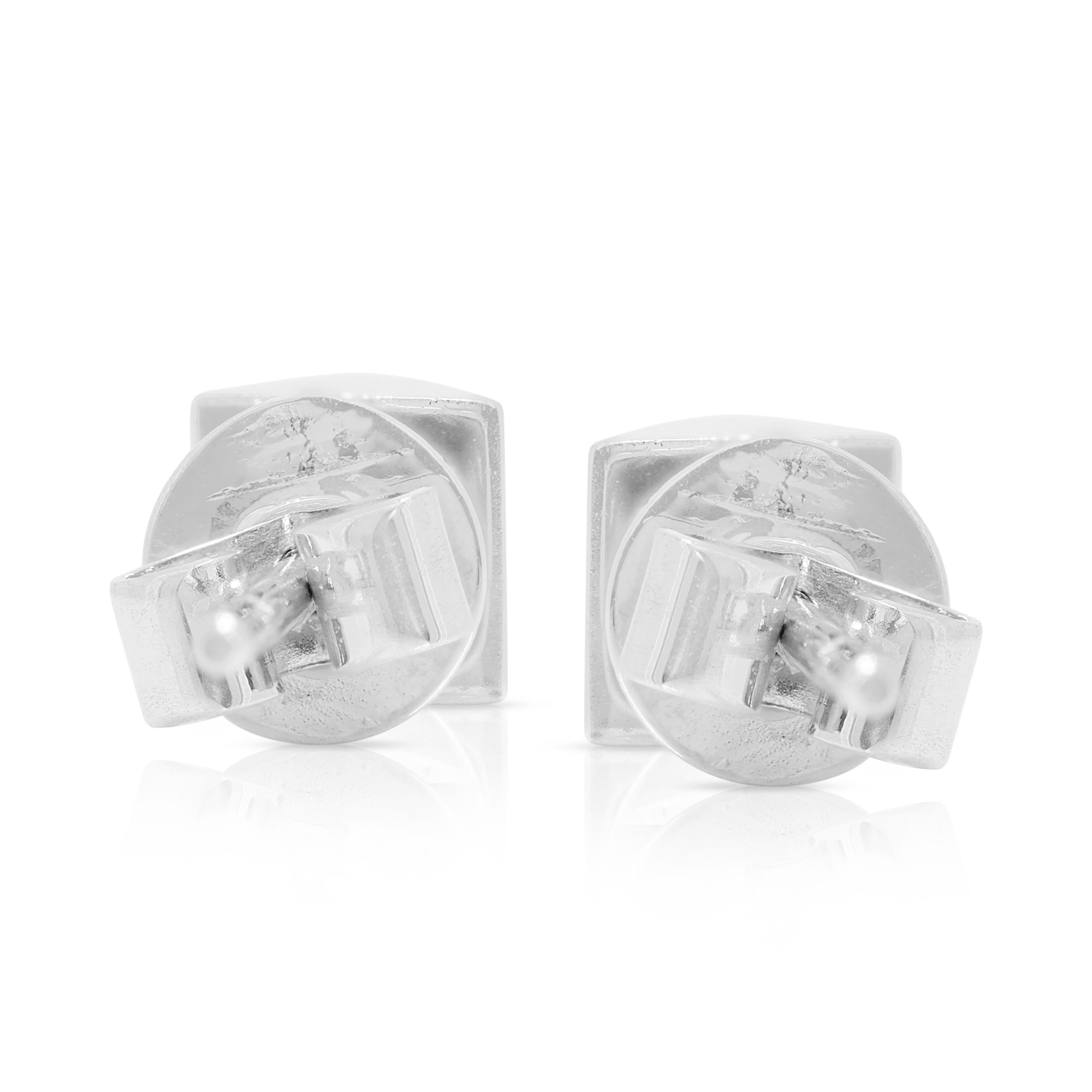Boucles d'oreilles classiques en or blanc 18 carats, diamant rond brillant de 0,30 ct. en vente 1