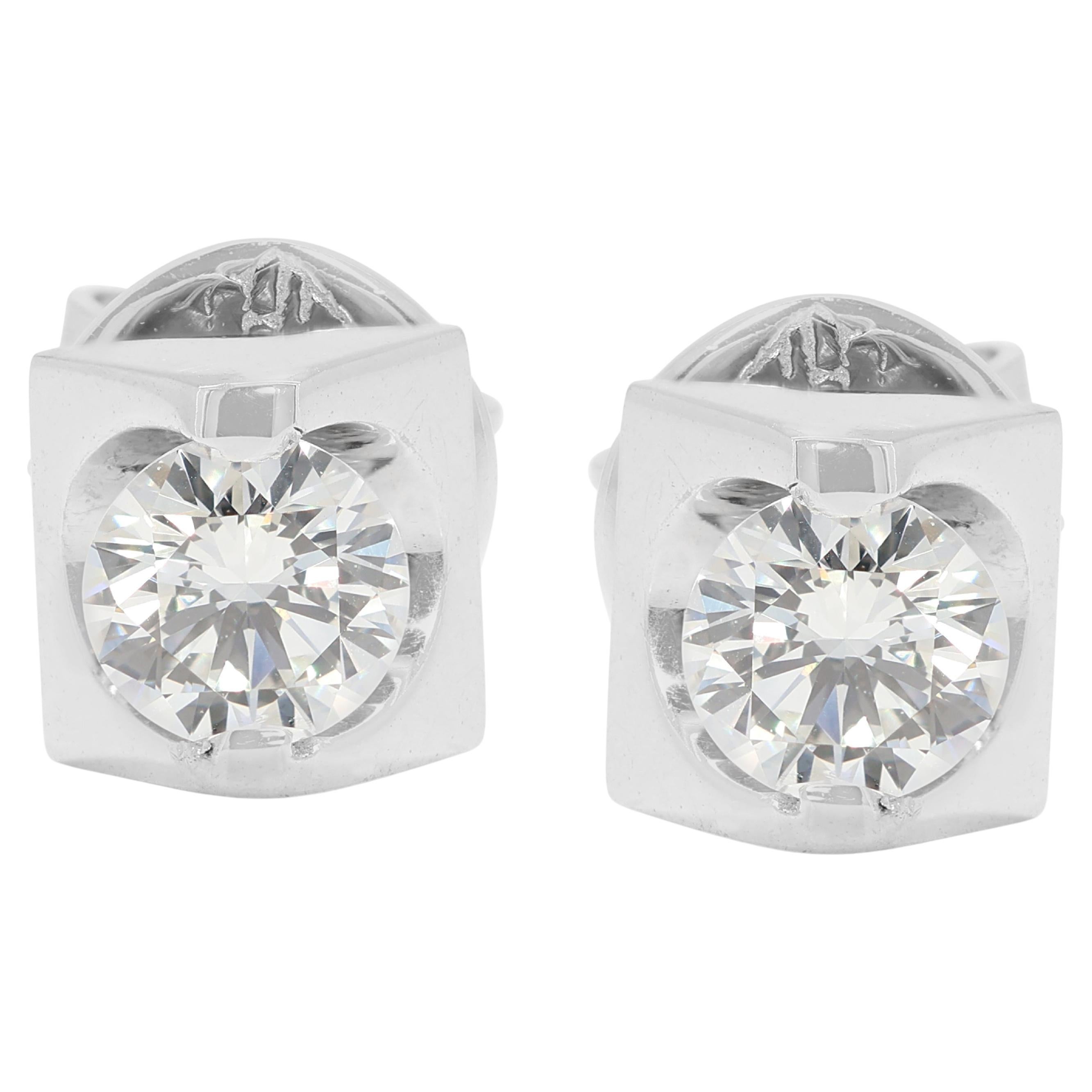 Pendientes clásicos de diamantes brillantes redondos de 0,30 ct en oro blanco de 18 quilates