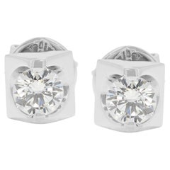 Pendientes clásicos de diamantes brillantes redondos de 0,30 ct en oro blanco de 18 quilates